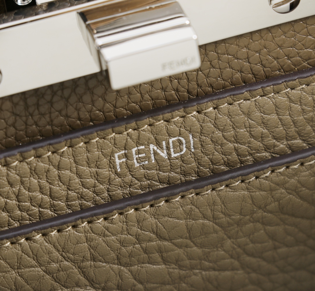 Fendi 高仿 Peekaboo Selleria 小牛皮手提斜背包 灰棕色| 8 Fendi 高仿 Peekaboo Selleria 小牛皮手提斜背包 灰棕色