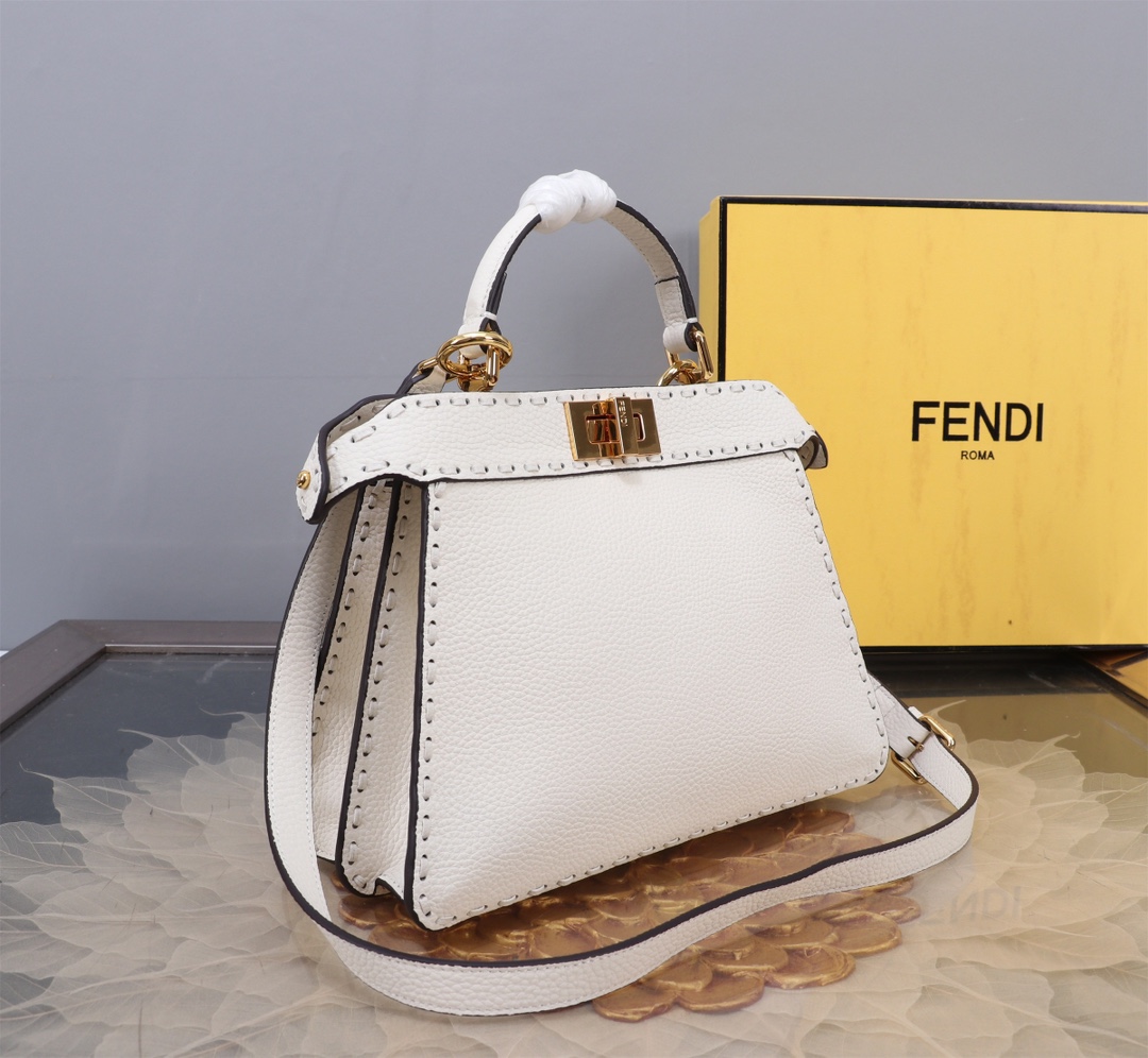 Fendi 原單 Peekaboo Selleria 手提斜背包 米白色金扣款| 13 Fendi 原單 Peekaboo Selleria 手提斜背包 米白色金扣款