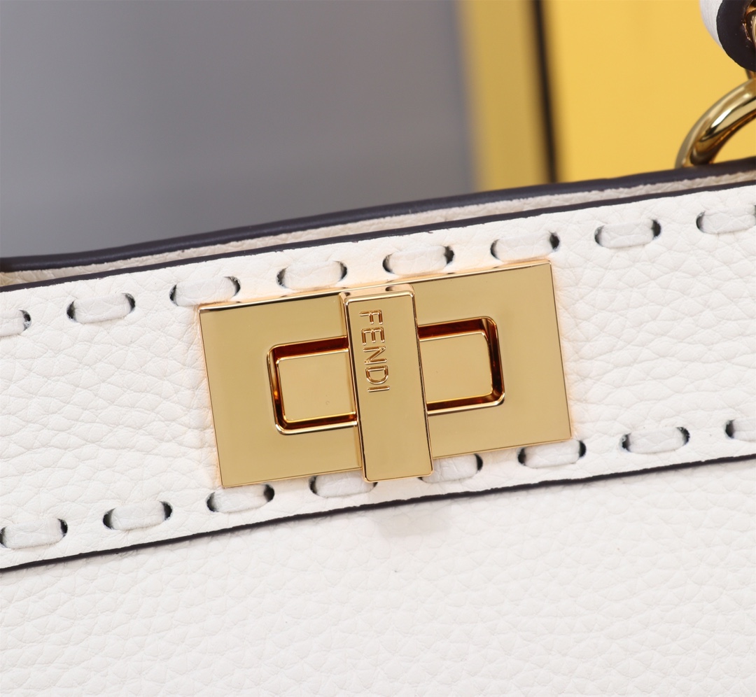 Fendi 原單 Peekaboo Selleria 手提斜背包 米白色金扣款| 12 Fendi 原單 Peekaboo Selleria 手提斜背包 米白色金扣款