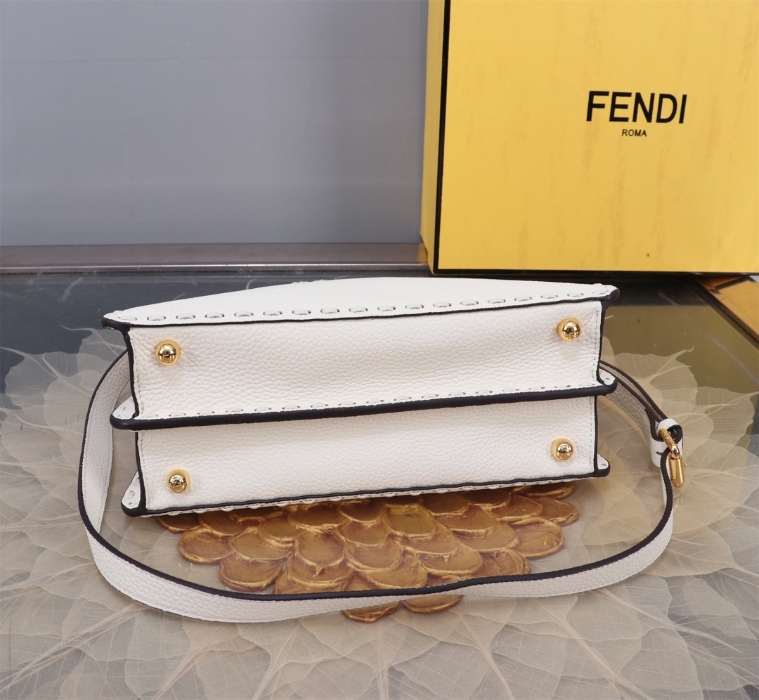 Fendi 原單 Peekaboo Selleria 手提斜背包 米白色金扣款| 9 Fendi 原單 Peekaboo Selleria 手提斜背包 米白色金扣款