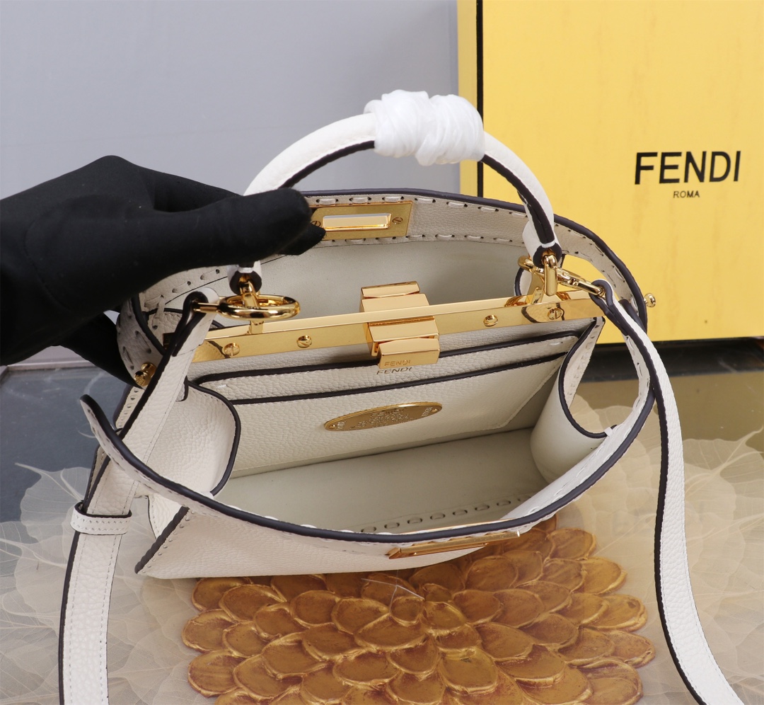 Fendi 原單 Peekaboo Selleria 手提斜背包 米白色金扣款| 7 Fendi 原單 Peekaboo Selleria 手提斜背包 米白色金扣款