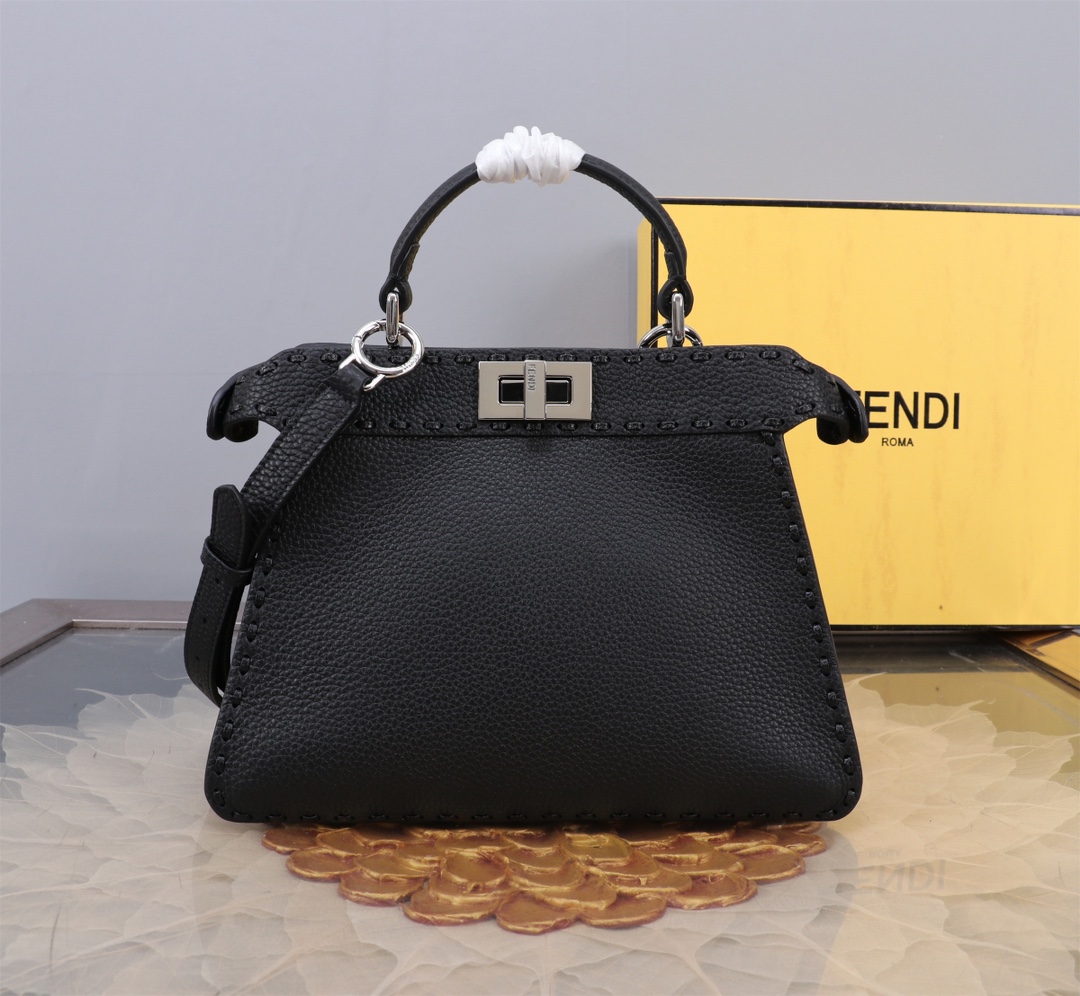 Fendi A貨 Peekaboo Selleria 小牛皮斜背包 經典黑色| 14 Fendi A貨 Peekaboo Selleria 小牛皮斜背包 經典黑色