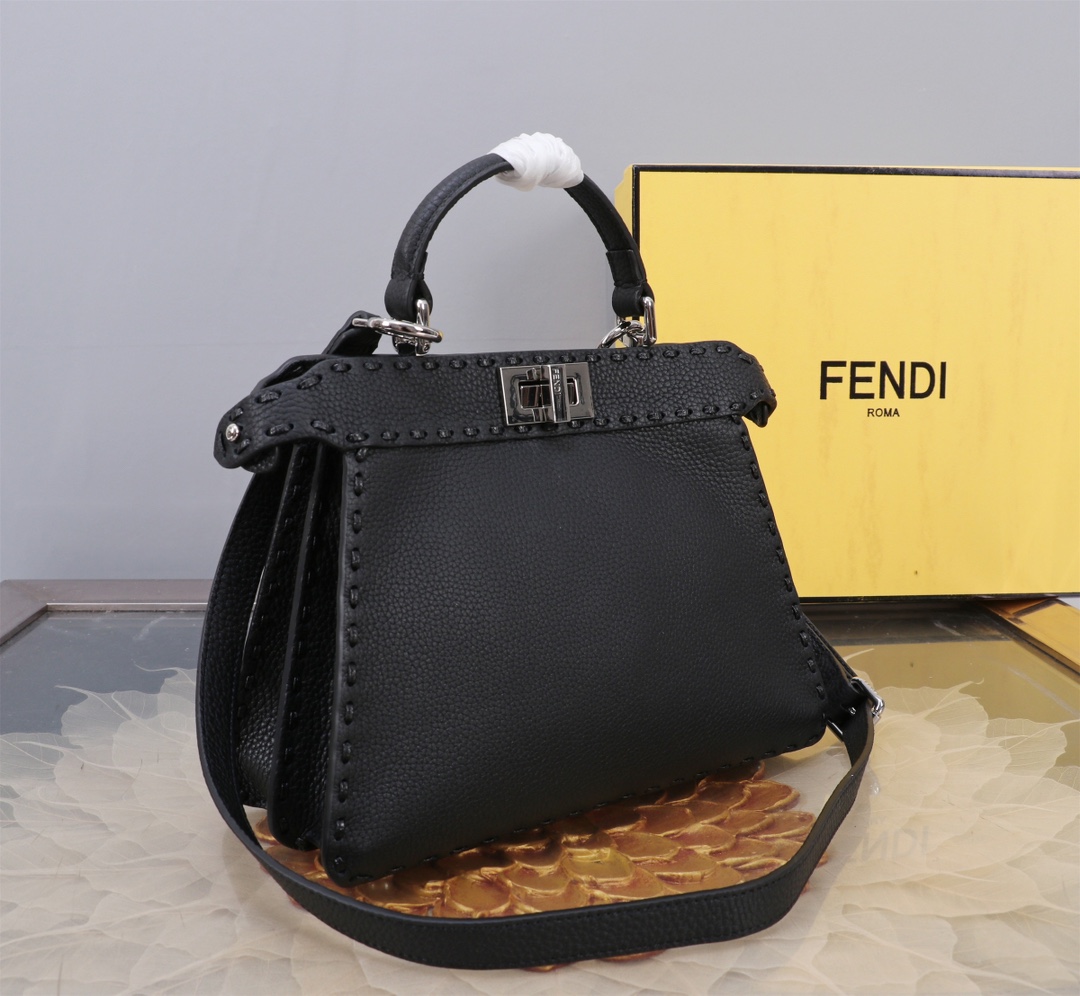 Fendi A貨 Peekaboo Selleria 小牛皮斜背包 經典黑色| 13 Fendi A貨 Peekaboo Selleria 小牛皮斜背包 經典黑色