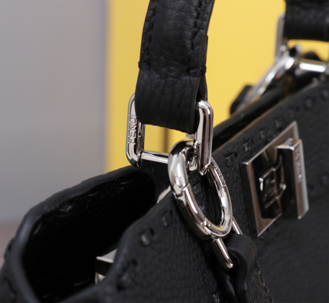 Fendi A貨 Peekaboo Selleria 小牛皮斜背包 經典黑色| 11 Fendi A貨 Peekaboo Selleria 小牛皮斜背包 經典黑色