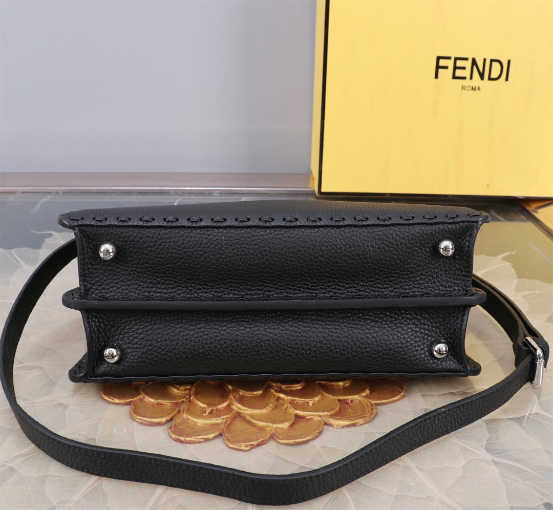 Fendi A貨 Peekaboo Selleria 小牛皮斜背包 經典黑色| 9 Fendi A貨 Peekaboo Selleria 小牛皮斜背包 經典黑色