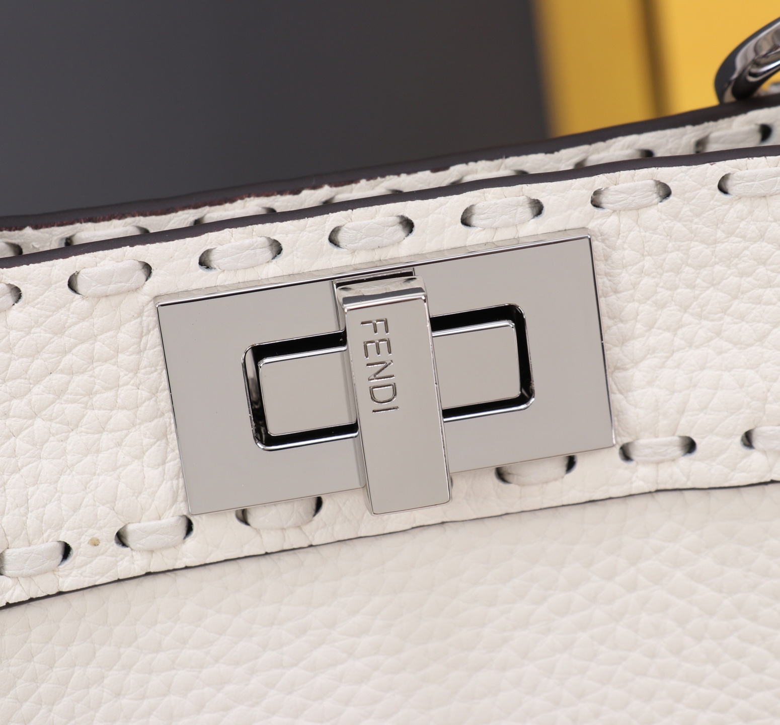 Fendi 復刻 Peekaboo 中號手提包 奶油白附內袋| 14 Fendi 復刻 Peekaboo 中號手提包 奶油白附內袋