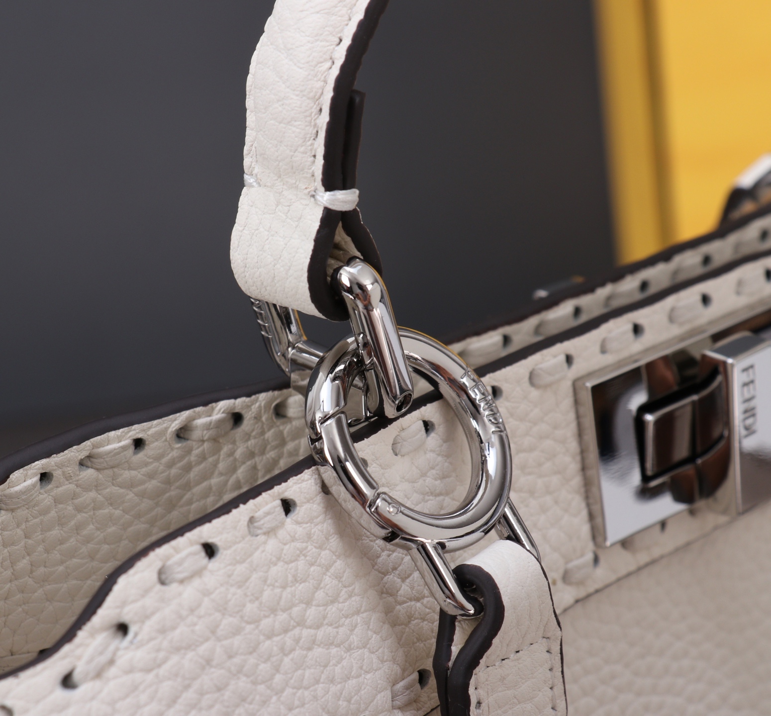 Fendi 復刻 Peekaboo 中號手提包 奶油白附內袋| 11 Fendi 復刻 Peekaboo 中號手提包 奶油白附內袋