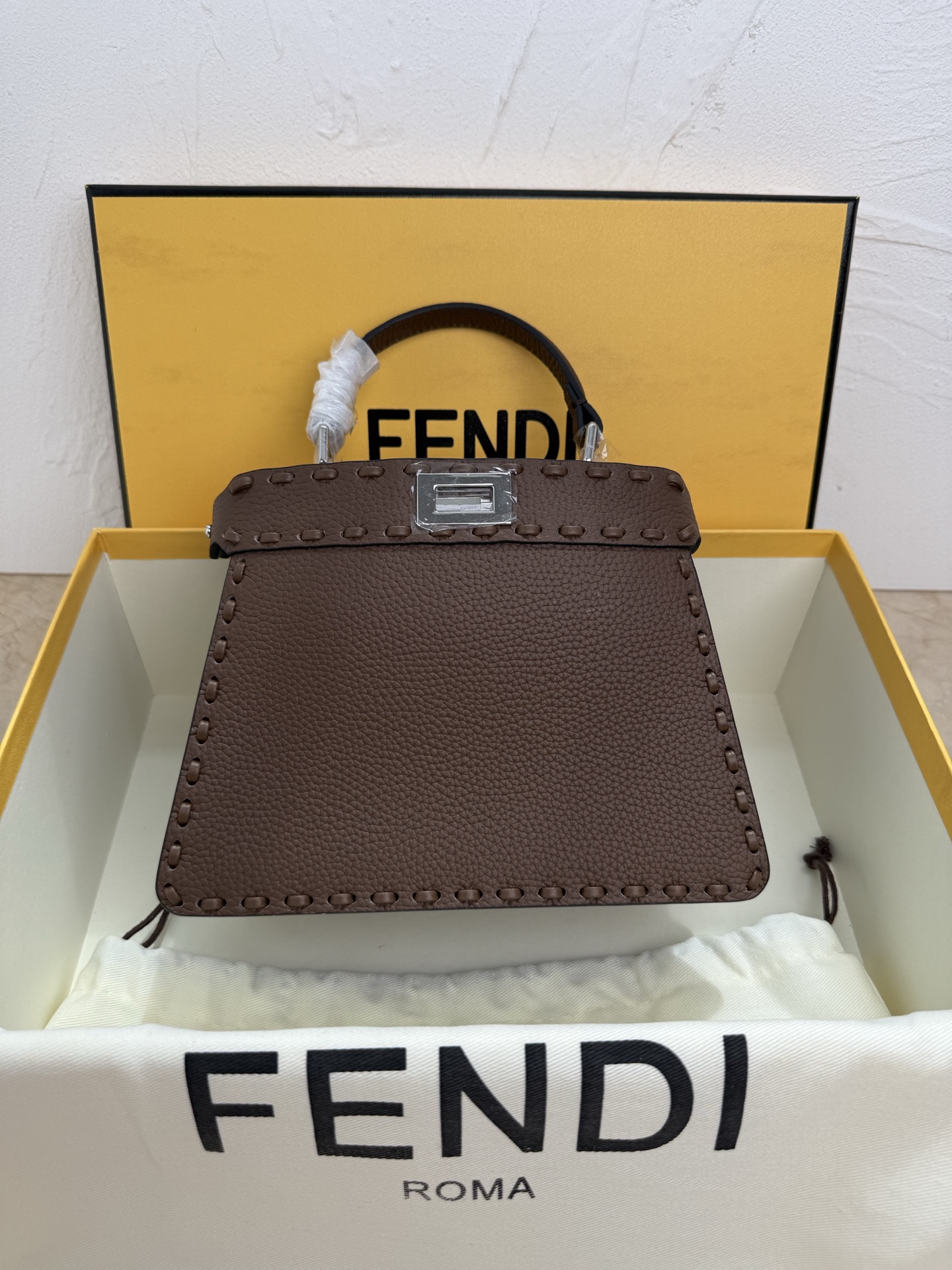 Fendi 原單 Peekaboo 中號手提包 奶茶色雙層設計| 13 Fendi 原單 Peekaboo 中號手提包 奶茶色雙層設計