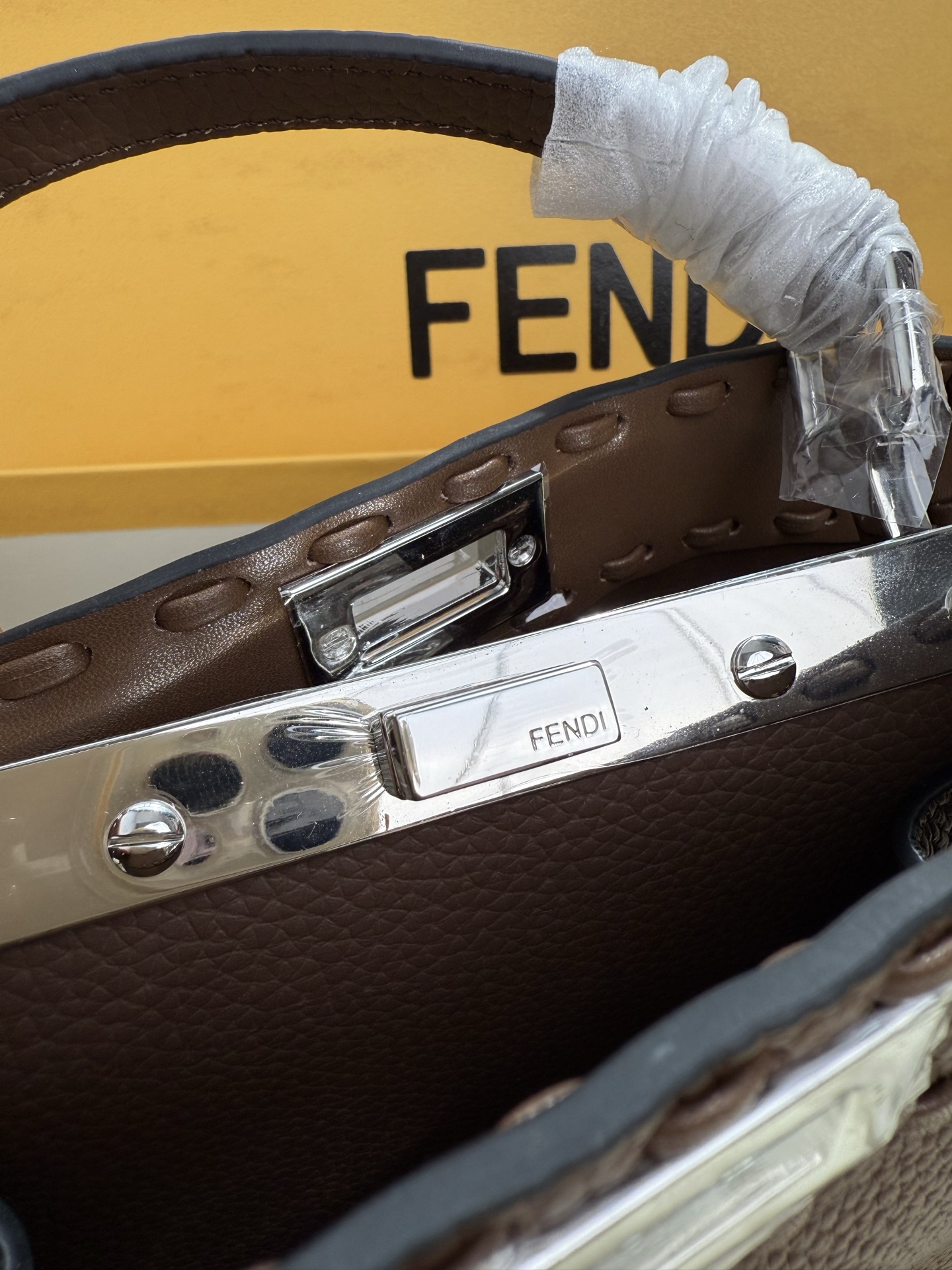 Fendi 原單 Peekaboo 中號手提包 奶茶色雙層設計| 12 Fendi 原單 Peekaboo 中號手提包 奶茶色雙層設計