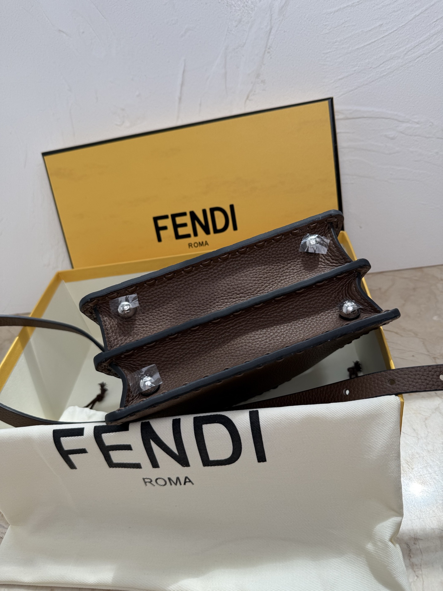 Fendi 原單 Peekaboo 中號手提包 奶茶色雙層設計| 7 Fendi 原單 Peekaboo 中號手提包 奶茶色雙層設計