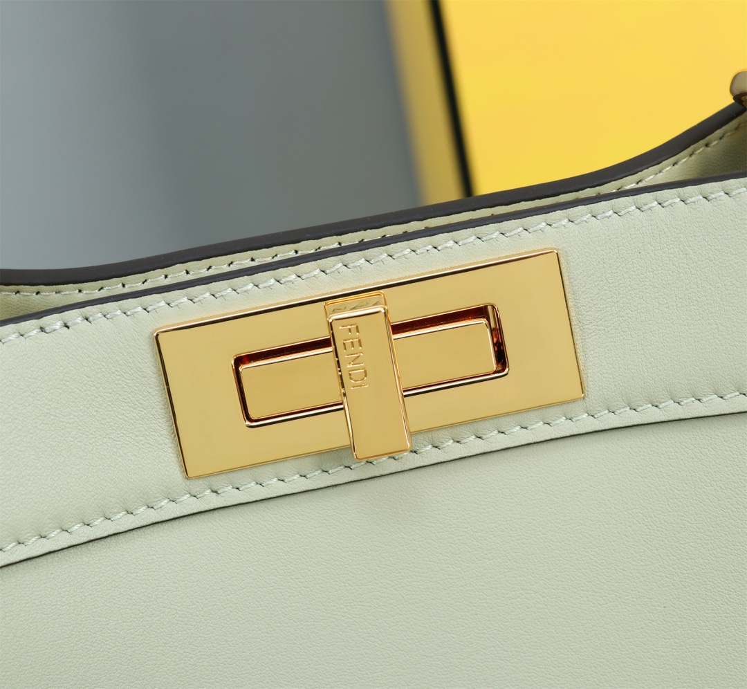 Fendi 高仿 Peekaboo 中號手提包 杏色金扣款| 13 Fendi 高仿 Peekaboo 中號手提包 杏色金扣款