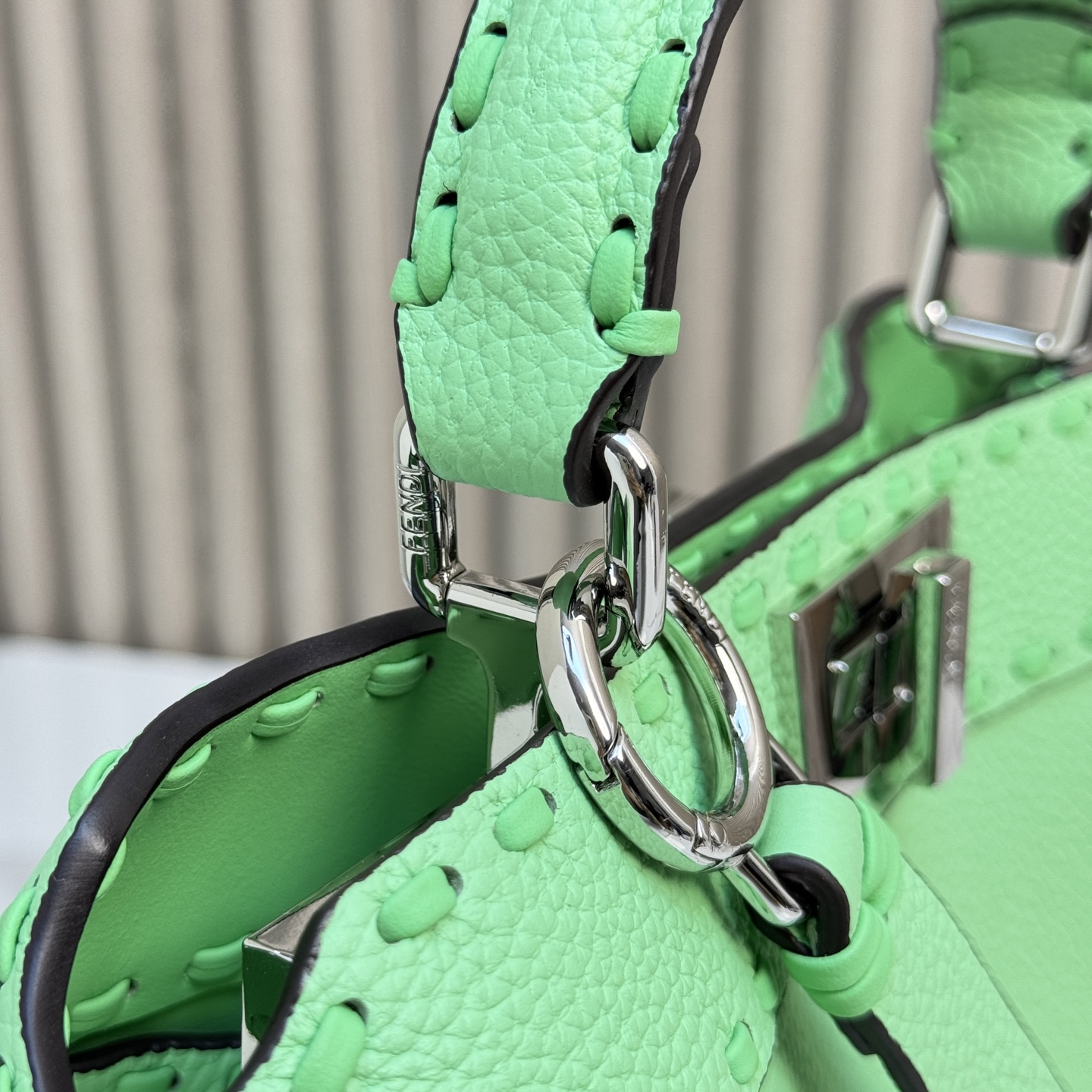 FENDI 高仿 Peekaboo 手提斜背包 清新綠色小牛皮款| 14 FENDI 高仿 Peekaboo 手提斜背包 清新綠色小牛皮款