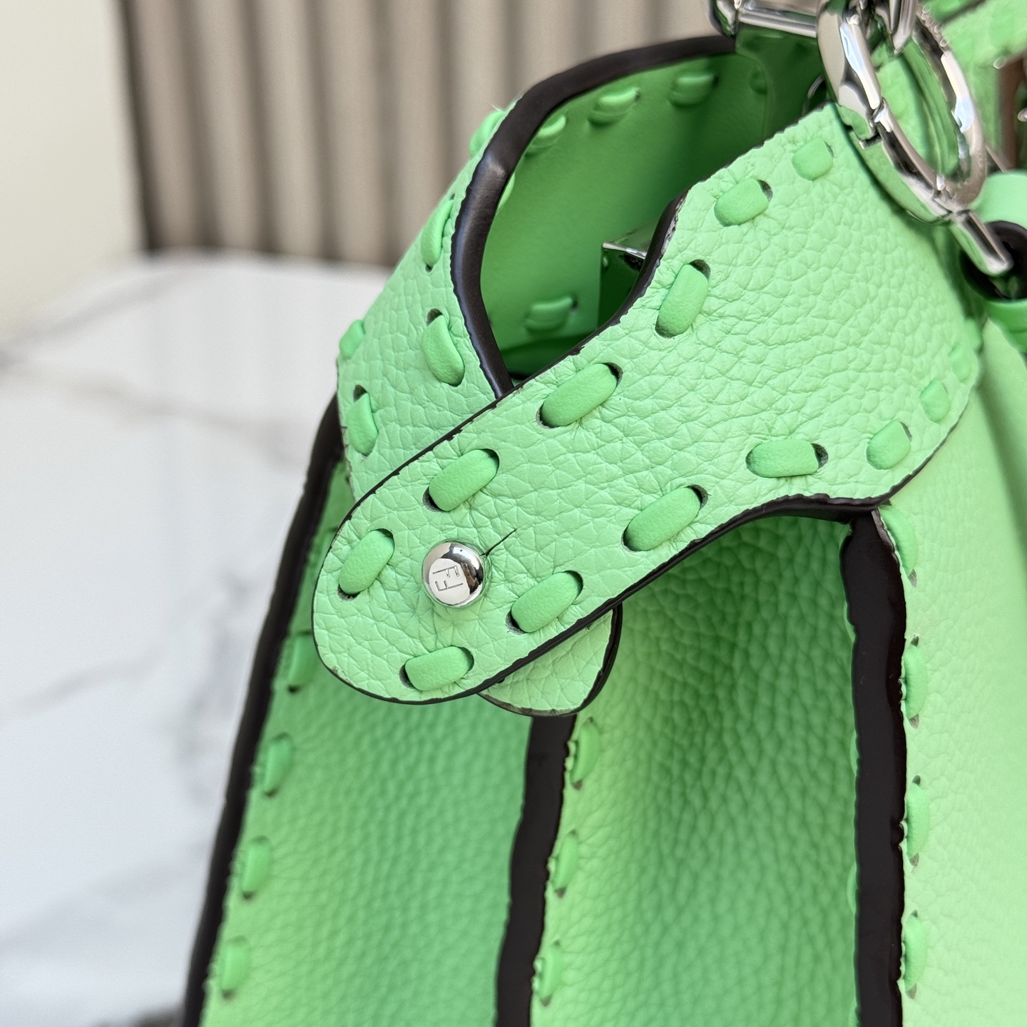 FENDI 高仿 Peekaboo 手提斜背包 清新綠色小牛皮款| 13 FENDI 高仿 Peekaboo 手提斜背包 清新綠色小牛皮款