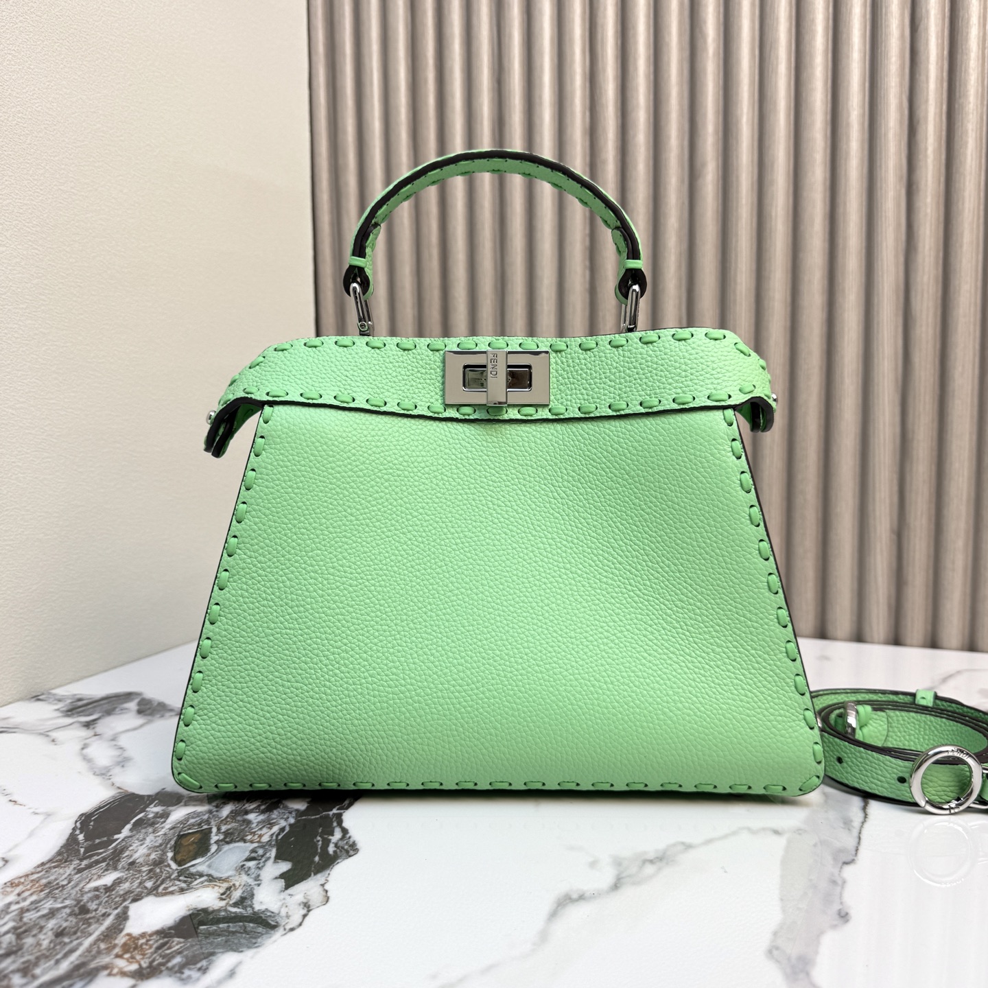 FENDI 高仿 Peekaboo 手提斜背包 清新綠色小牛皮款| 12 FENDI 高仿 Peekaboo 手提斜背包 清新綠色小牛皮款