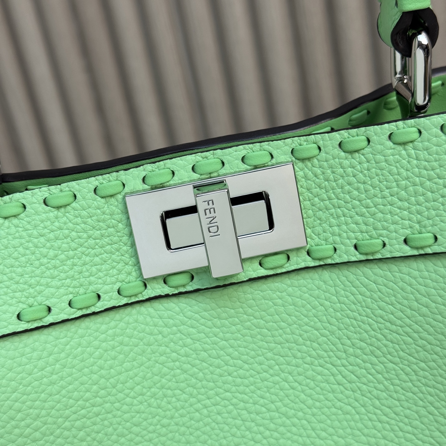 FENDI 高仿 Peekaboo 手提斜背包 清新綠色小牛皮款| 11 FENDI 高仿 Peekaboo 手提斜背包 清新綠色小牛皮款
