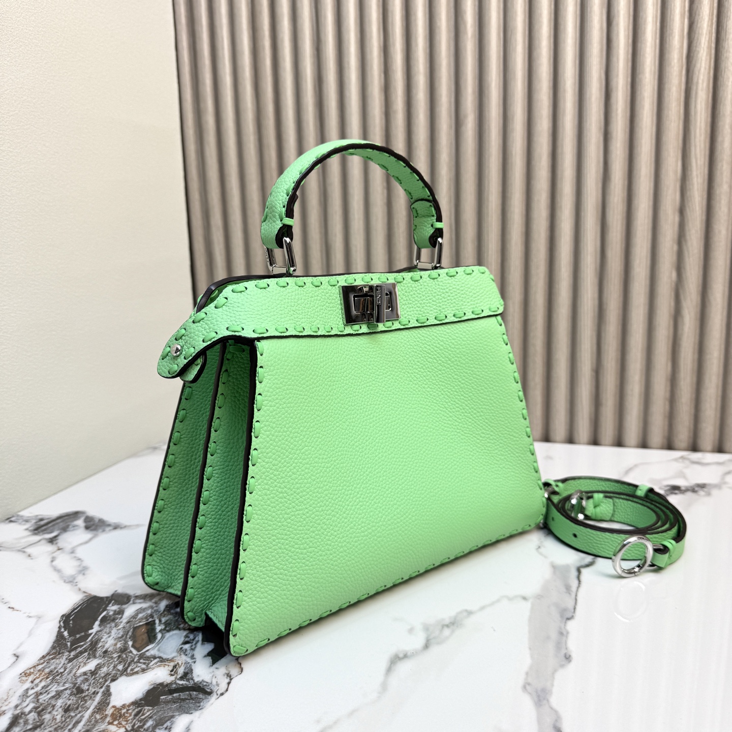 FENDI 高仿 Peekaboo 手提斜背包 清新綠色小牛皮款| 10 FENDI 高仿 Peekaboo 手提斜背包 清新綠色小牛皮款