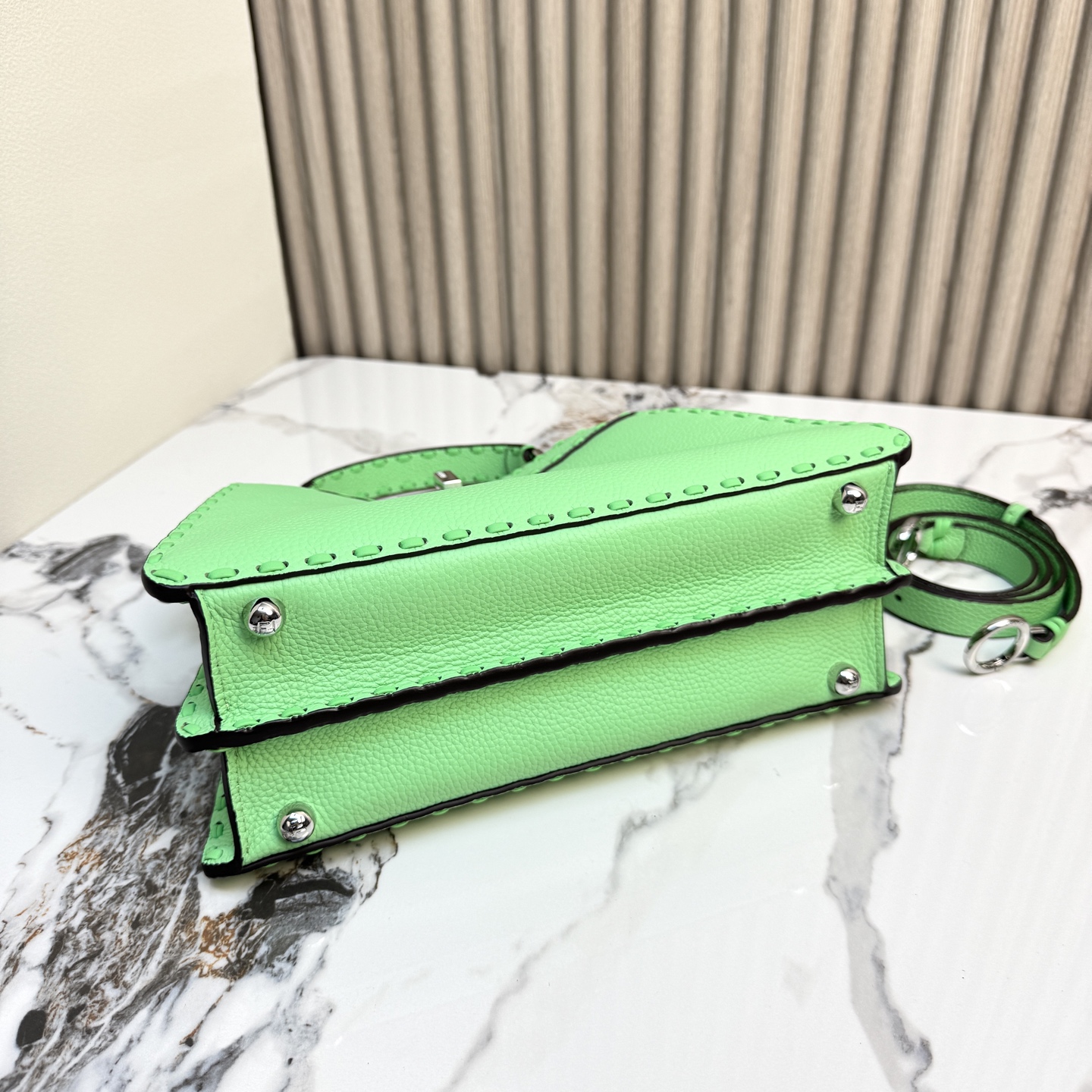 FENDI 高仿 Peekaboo 手提斜背包 清新綠色小牛皮款| 9 FENDI 高仿 Peekaboo 手提斜背包 清新綠色小牛皮款