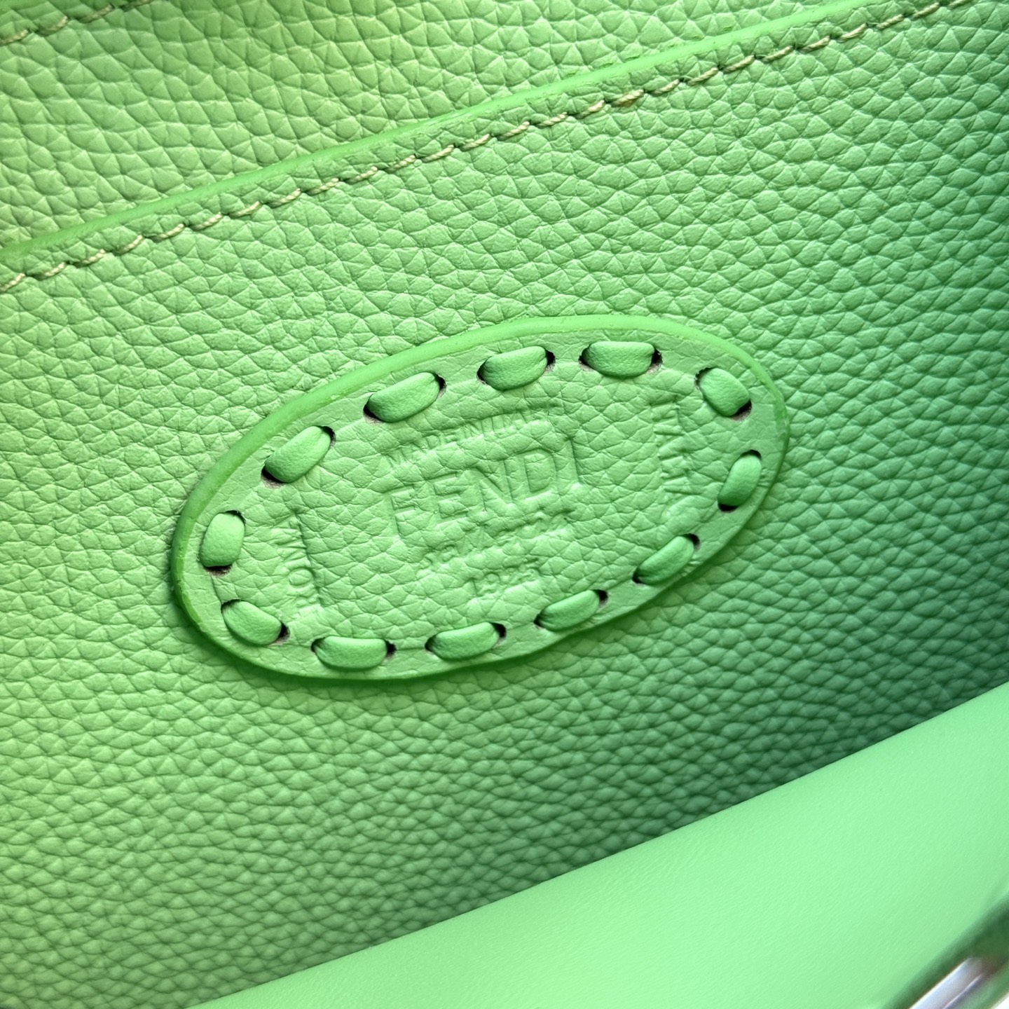 FENDI 高仿 Peekaboo 手提斜背包 清新綠色小牛皮款| 8 FENDI 高仿 Peekaboo 手提斜背包 清新綠色小牛皮款