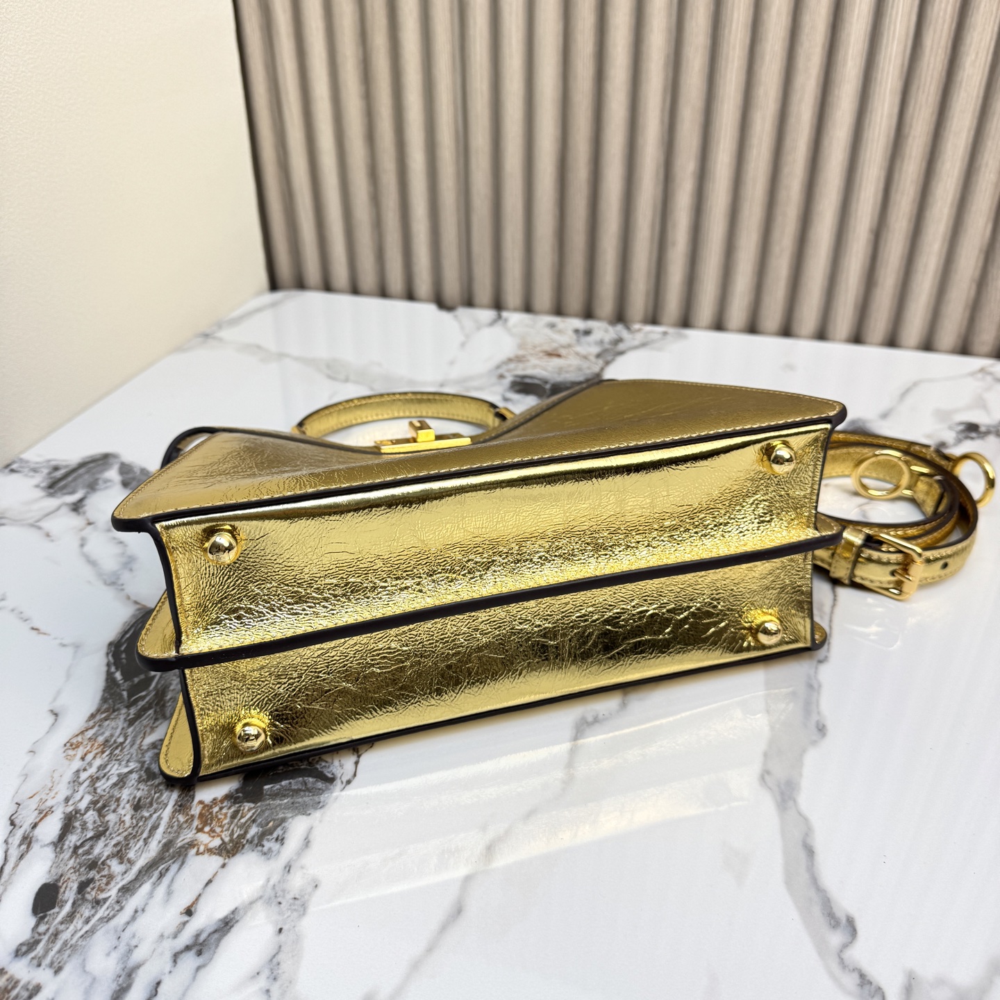 FENDI 一比一 Peekaboo 手提包 金色亮面時尚斜背款| 9 FENDI 一比一 Peekaboo 手提包 金色亮面時尚斜背款