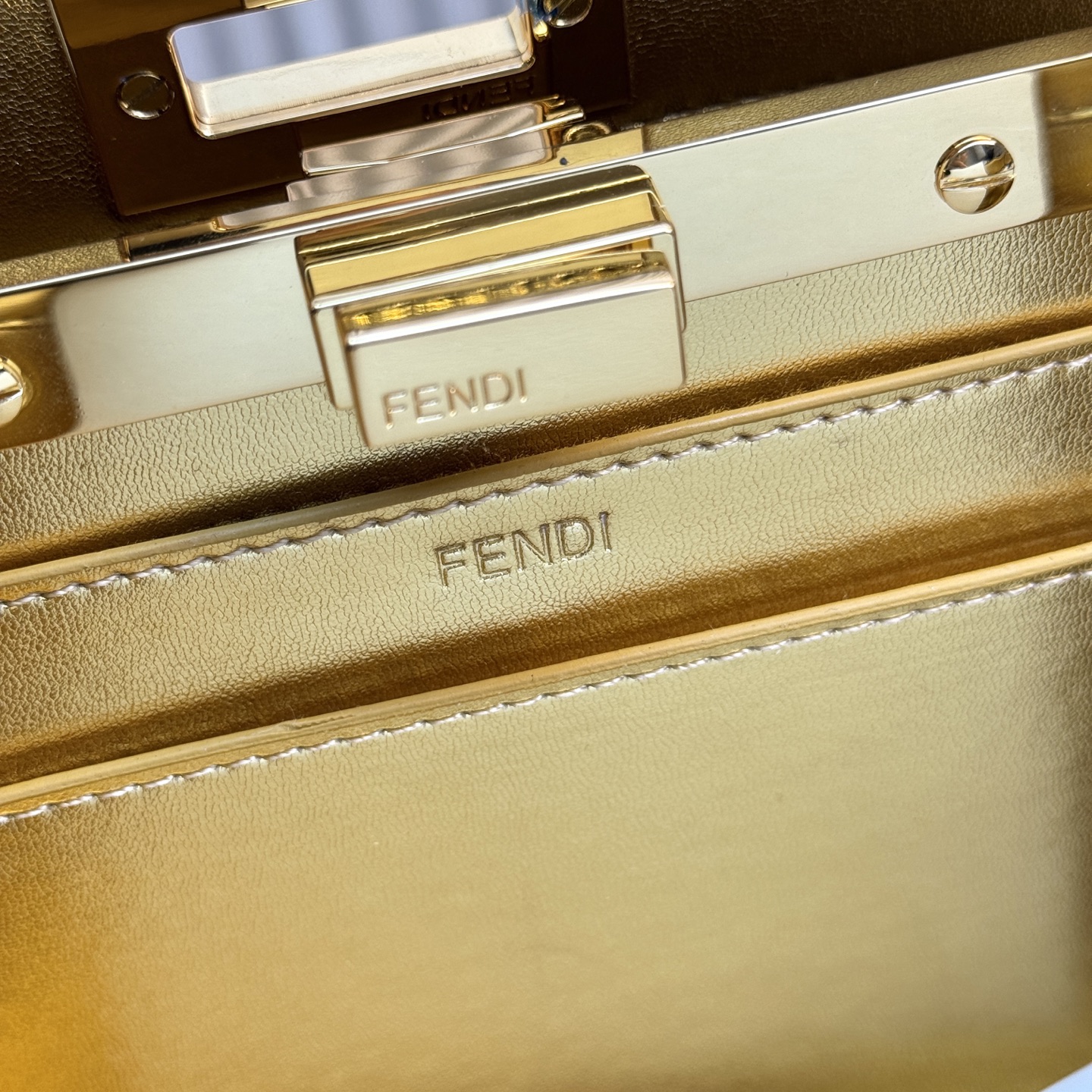 FENDI 一比一 Peekaboo 手提包 金色亮面時尚斜背款| 8 FENDI 一比一 Peekaboo 手提包 金色亮面時尚斜背款