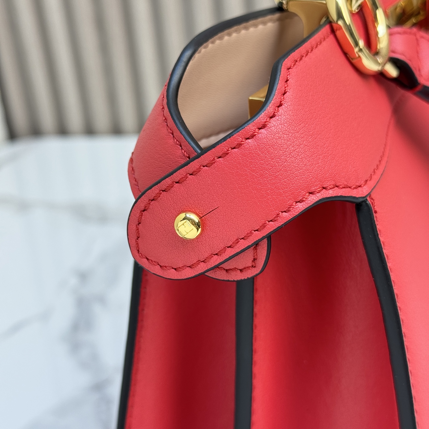 FENDI 復刻 Peekaboo 手提包 經典紅色牛皮斜背款| 13 FENDI 復刻 Peekaboo 手提包 經典紅色牛皮斜背款