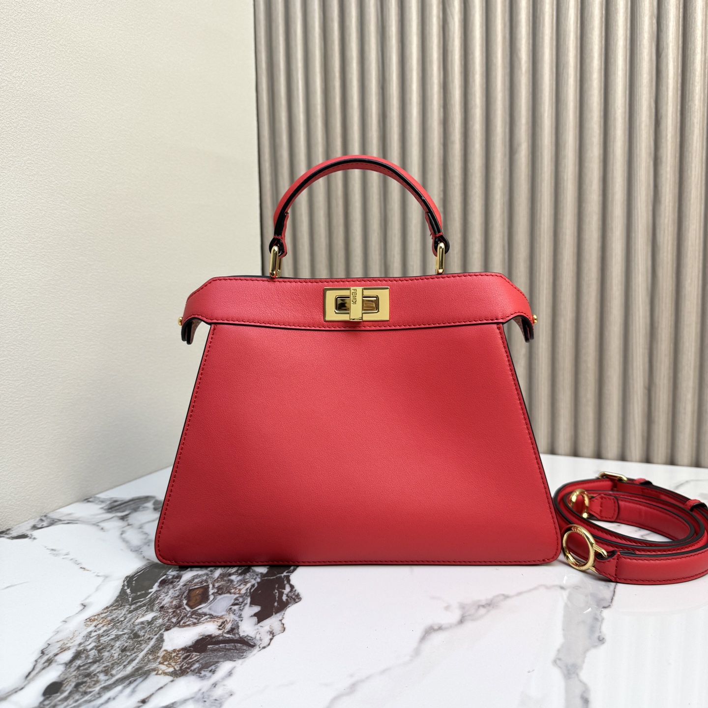 FENDI 復刻 Peekaboo 手提包 經典紅色牛皮斜背款| 12 FENDI 復刻 Peekaboo 手提包 經典紅色牛皮斜背款