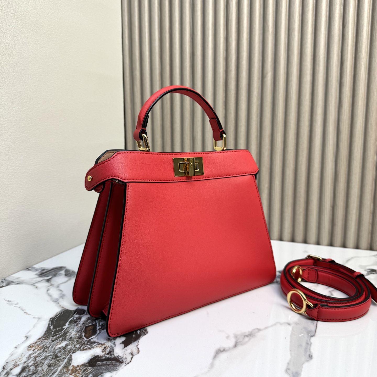 FENDI 復刻 Peekaboo 手提包 經典紅色牛皮斜背款| 11 FENDI 復刻 Peekaboo 手提包 經典紅色牛皮斜背款