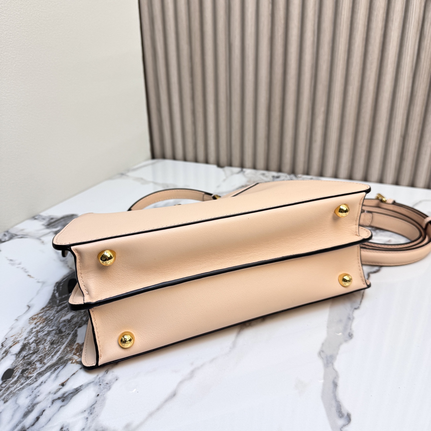 FENDI 一比一 Peekaboo 手提包 裸粉優雅斜背款| 10 FENDI 一比一 Peekaboo 手提包 裸粉優雅斜背款