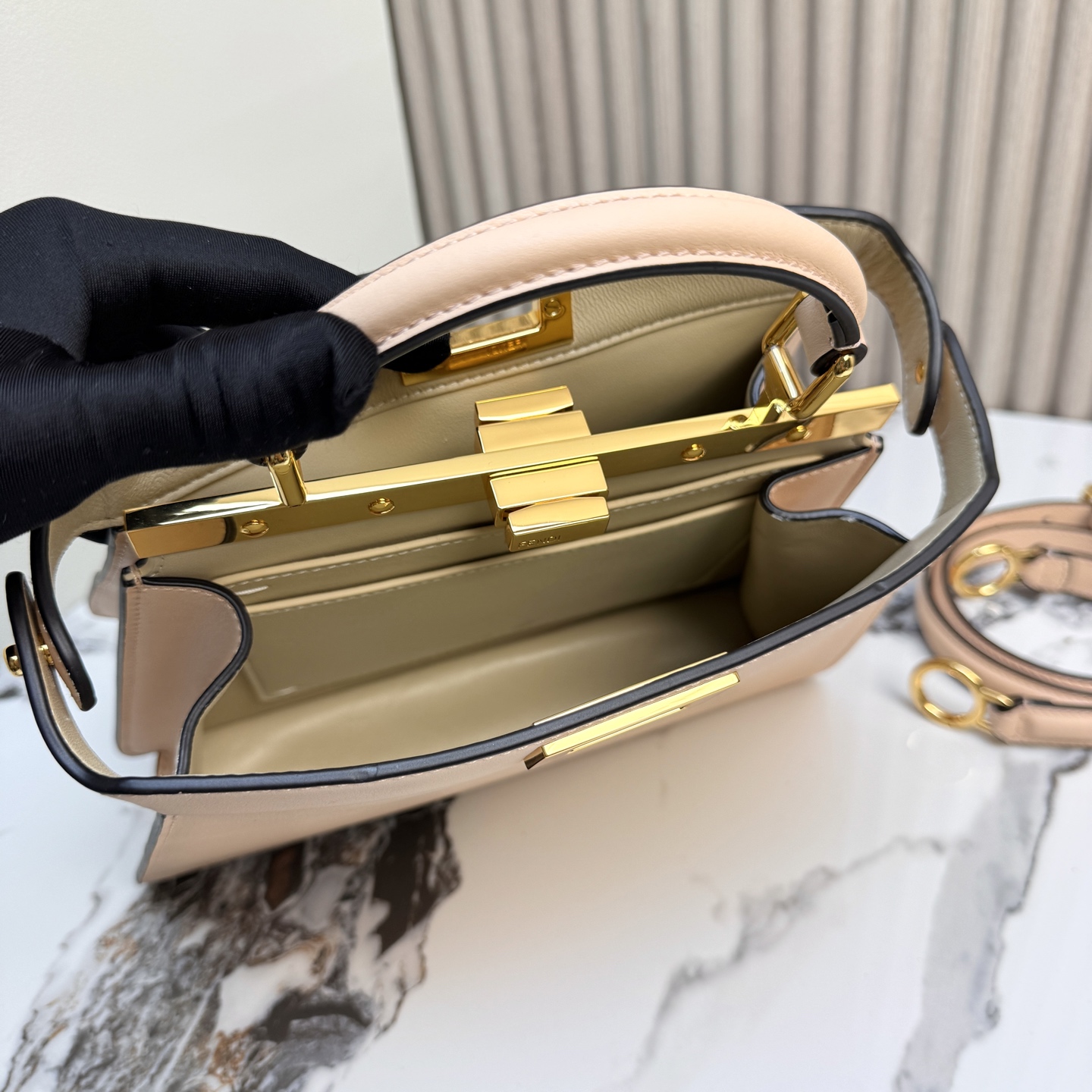 FENDI 一比一 Peekaboo 手提包 裸粉優雅斜背款| 7 FENDI 一比一 Peekaboo 手提包 裸粉優雅斜背款