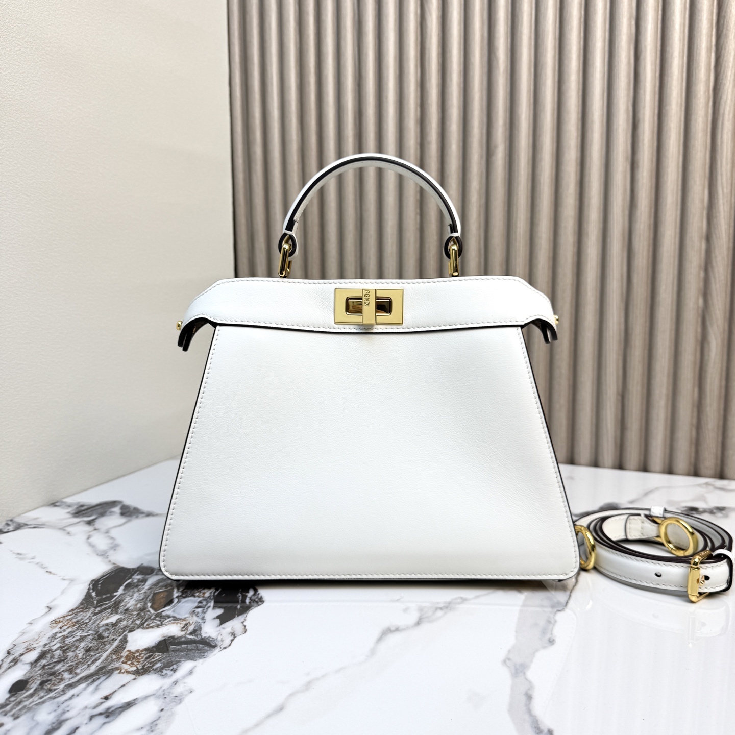 FENDI 高仿 Peekaboo 手提包 白色金扣經典款| 13 FENDI 高仿 Peekaboo 手提包 白色金扣經典款