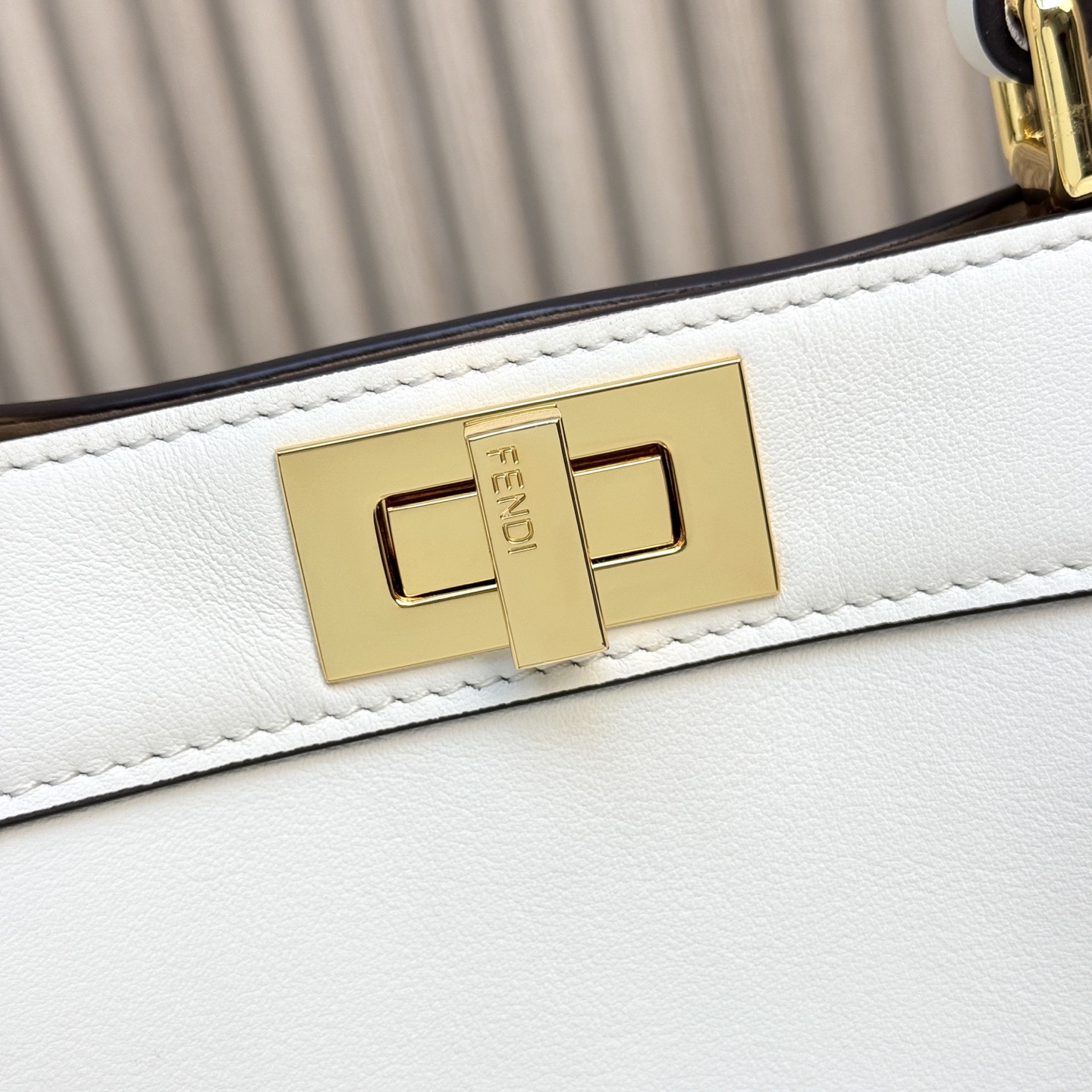 FENDI 高仿 Peekaboo 手提包 白色金扣經典款| 12 FENDI 高仿 Peekaboo 手提包 白色金扣經典款