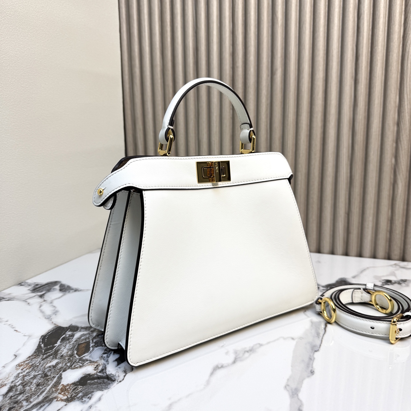 FENDI 高仿 Peekaboo 手提包 白色金扣經典款| 11 FENDI 高仿 Peekaboo 手提包 白色金扣經典款