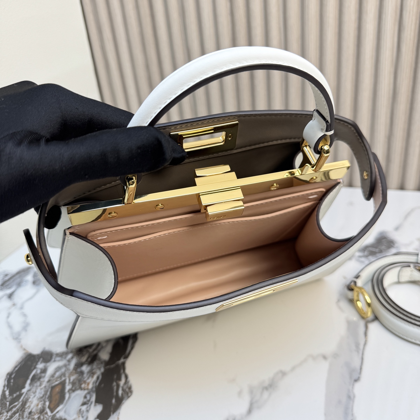 FENDI 高仿 Peekaboo 手提包 白色金扣經典款| 7 FENDI 高仿 Peekaboo 手提包 白色金扣經典款
