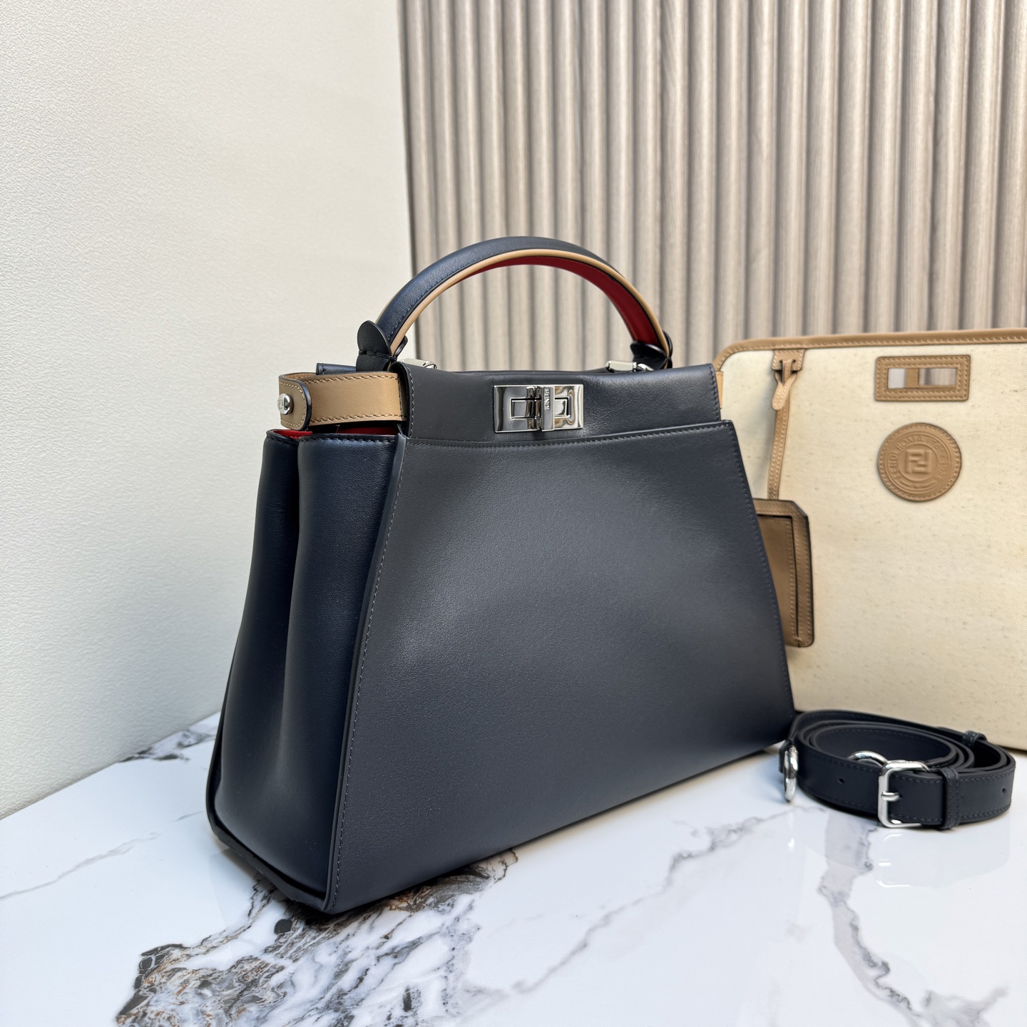 FENDI 一比一 Peekaboo 手提包 毛絨FF字母款| 10 FENDI 一比一 Peekaboo 手提包 毛絨FF字母款