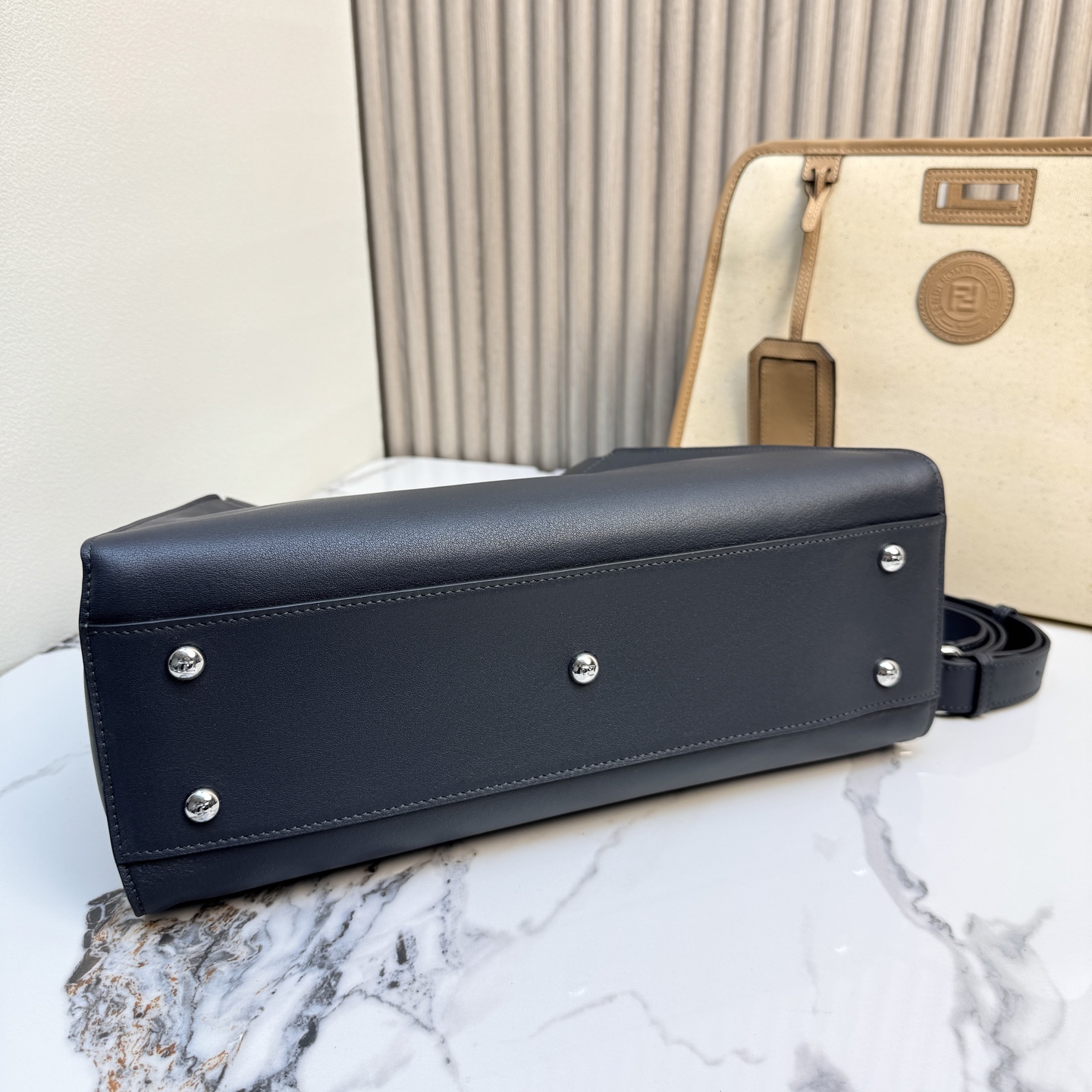FENDI 一比一 Peekaboo 手提包 毛絨FF字母款| 9 FENDI 一比一 Peekaboo 手提包 毛絨FF字母款