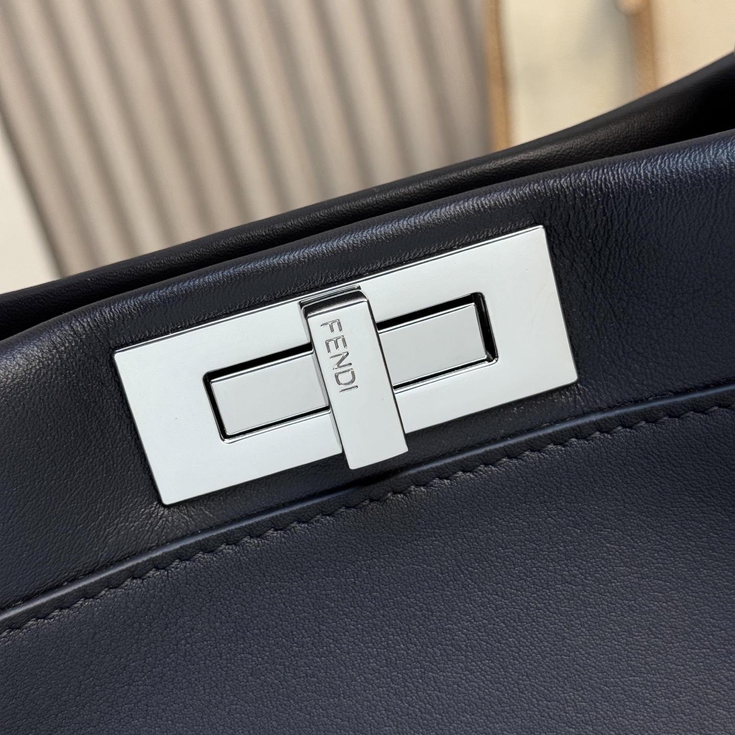 FENDI 一比一 Peekaboo 手提包 毛絨FF字母款| 8 FENDI 一比一 Peekaboo 手提包 毛絨FF字母款