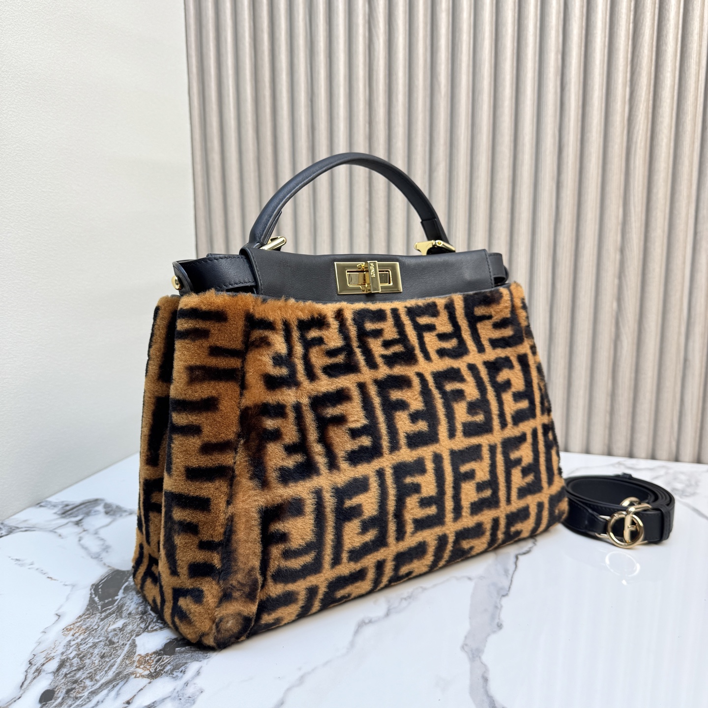 Fendi 原單 Peekaboo 毛絨拼接手提包 FF老花圖案斜背包| 13 Fendi 原單 Peekaboo 毛絨拼接手提包 FF老花圖案斜背包