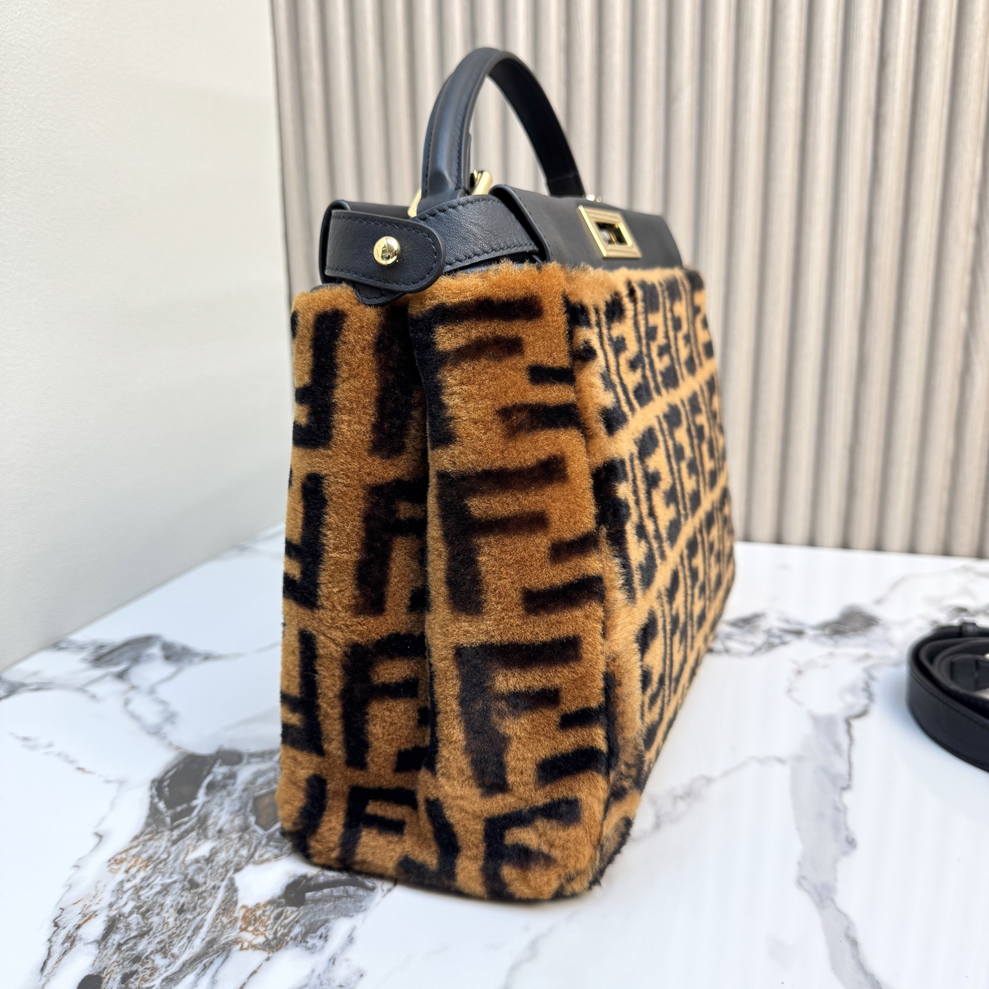 Fendi 原單 Peekaboo 毛絨拼接手提包 FF老花圖案斜背包| 9 Fendi 原單 Peekaboo 毛絨拼接手提包 FF老花圖案斜背包