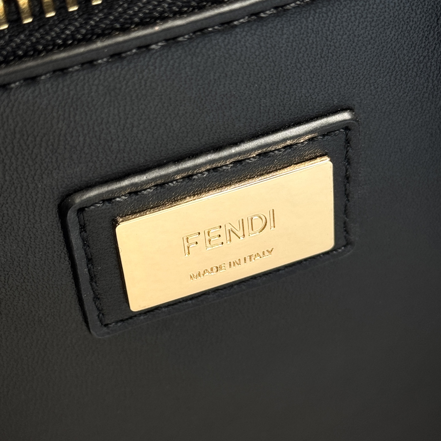 Fendi 原單 Peekaboo 毛絨拼接手提包 FF老花圖案斜背包| 8 Fendi 原單 Peekaboo 毛絨拼接手提包 FF老花圖案斜背包