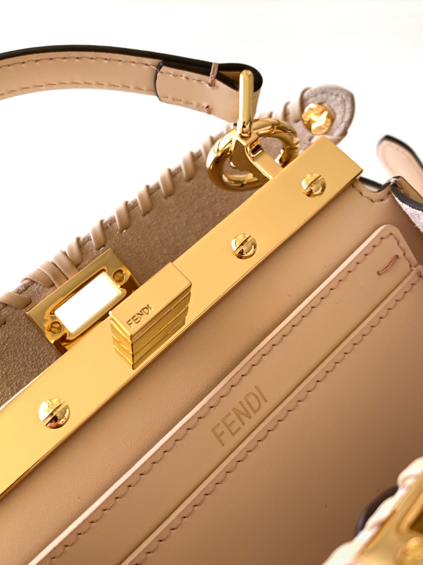 Fendi 原單 Peekaboo 編織款 手提包 米色拼色設計| 7 Fendi 原單 Peekaboo 編織款 手提包 米色拼色設計