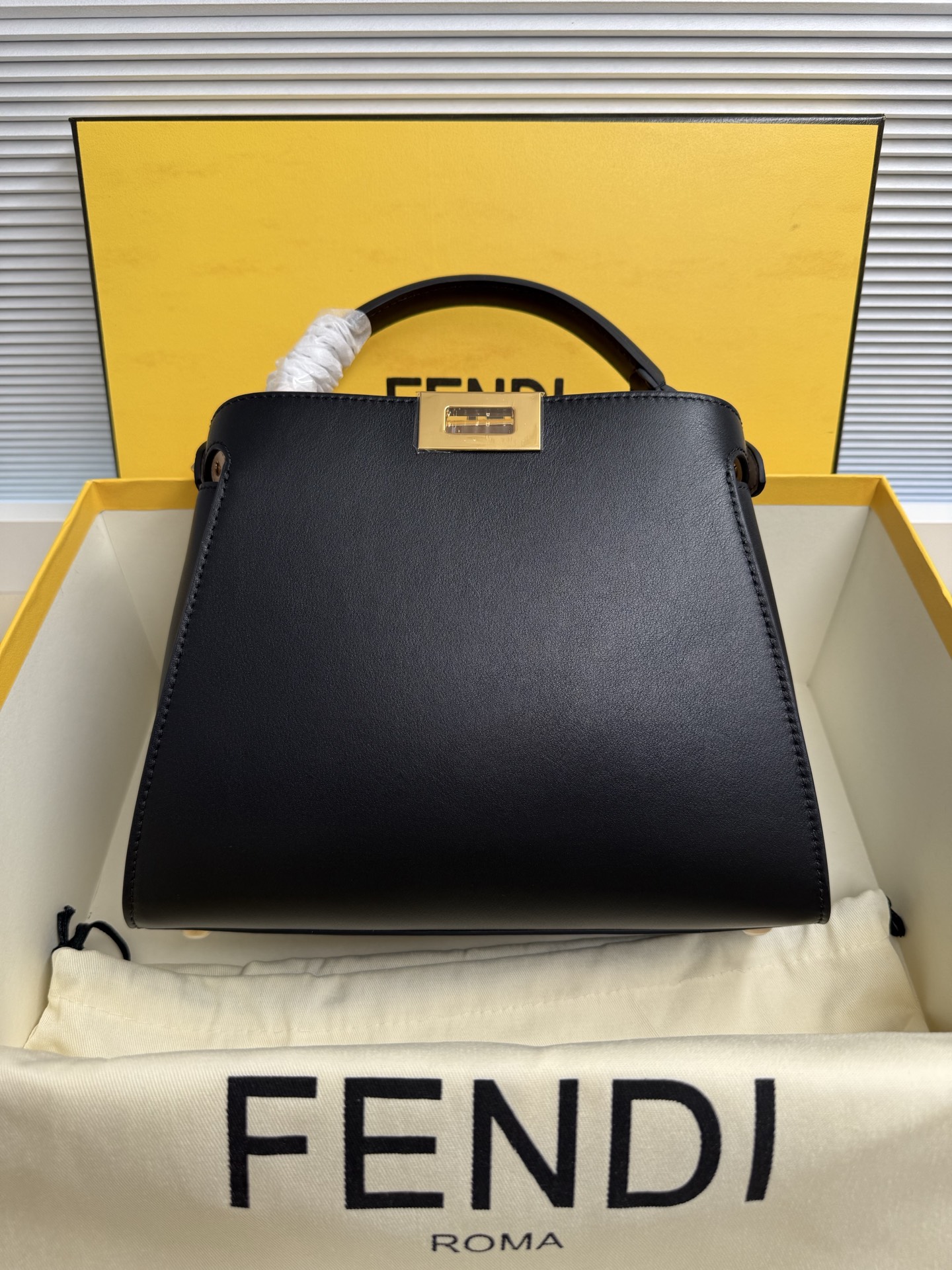 Fendi 高仿 Peekaboo 手提包 黑色經典款 牛皮包| 14 Fendi 高仿 Peekaboo 手提包 黑色經典款 牛皮包