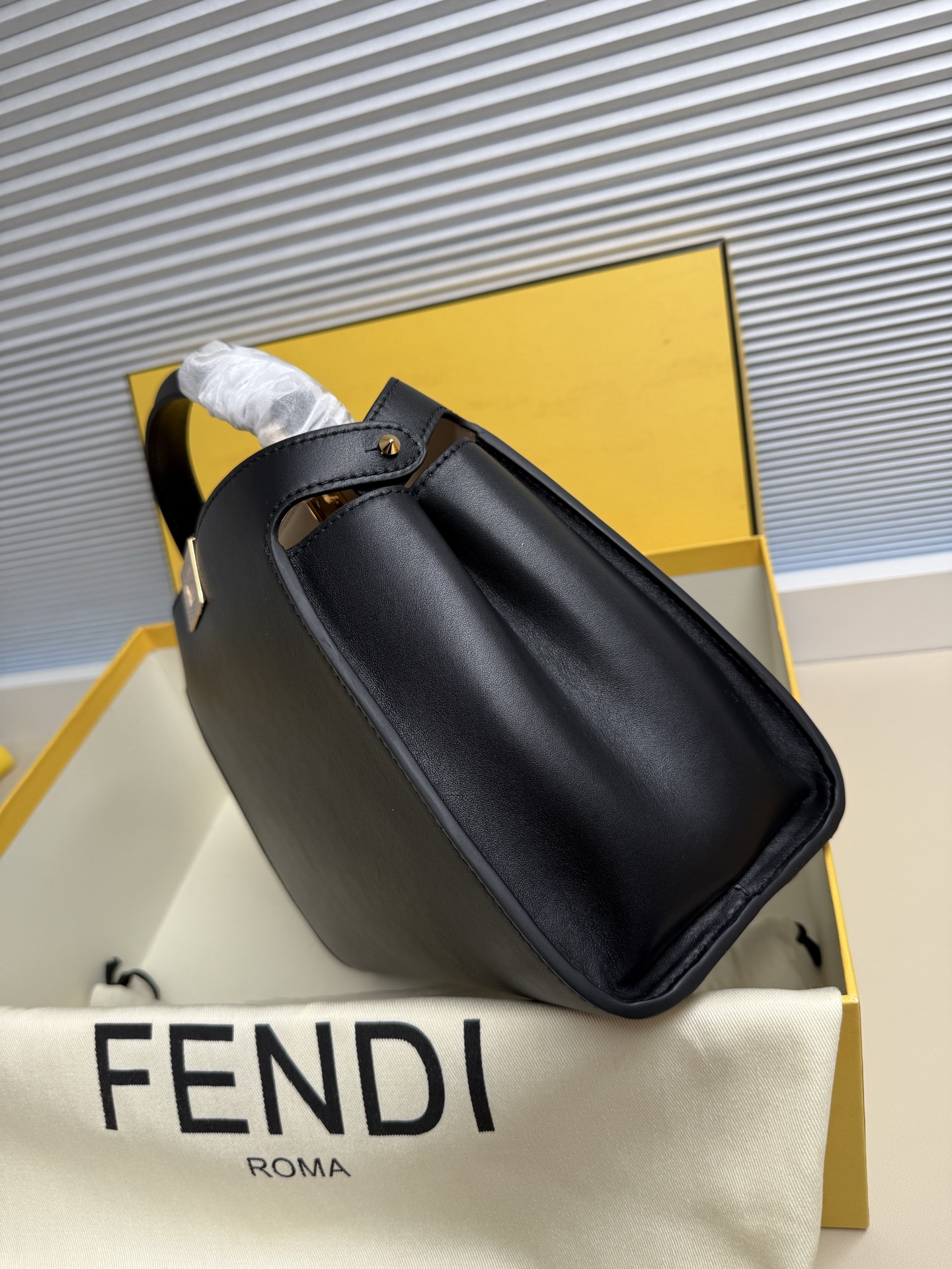 Fendi 高仿 Peekaboo 手提包 黑色經典款 牛皮包| 13 Fendi 高仿 Peekaboo 手提包 黑色經典款 牛皮包