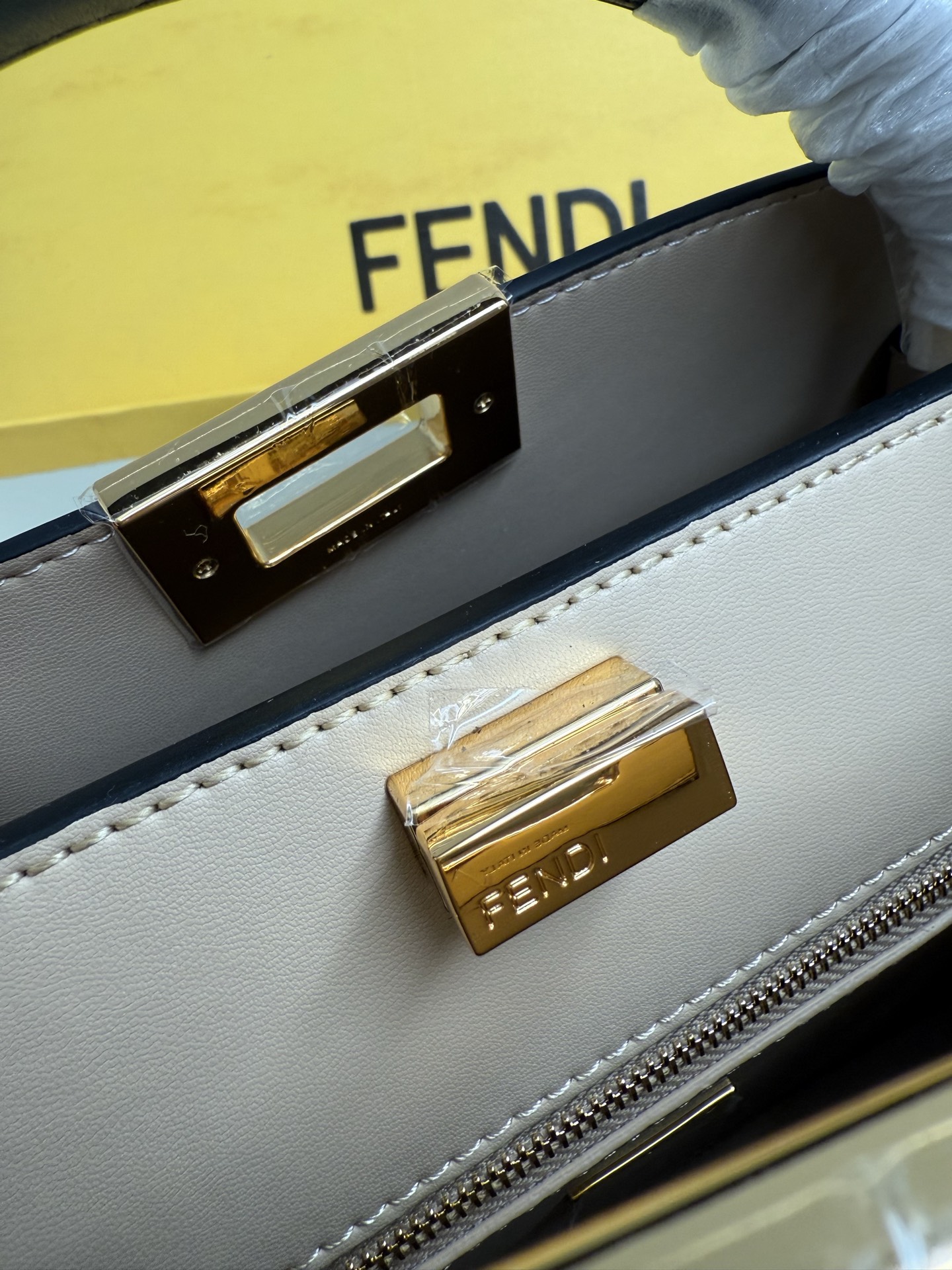 Fendi 高仿 Peekaboo 手提包 黑色經典款 牛皮包| 12 Fendi 高仿 Peekaboo 手提包 黑色經典款 牛皮包