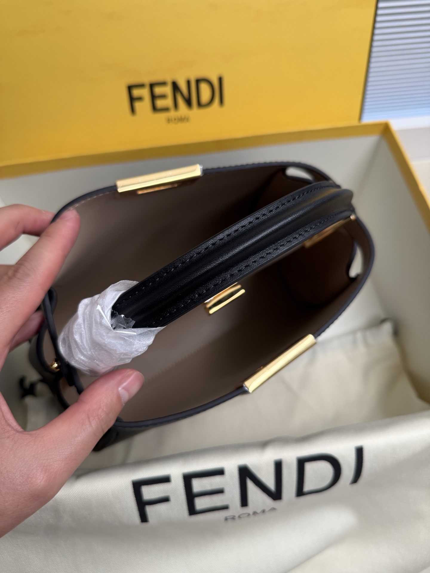 Fendi 高仿 Peekaboo 手提包 黑色經典款 牛皮包| 9 Fendi 高仿 Peekaboo 手提包 黑色經典款 牛皮包