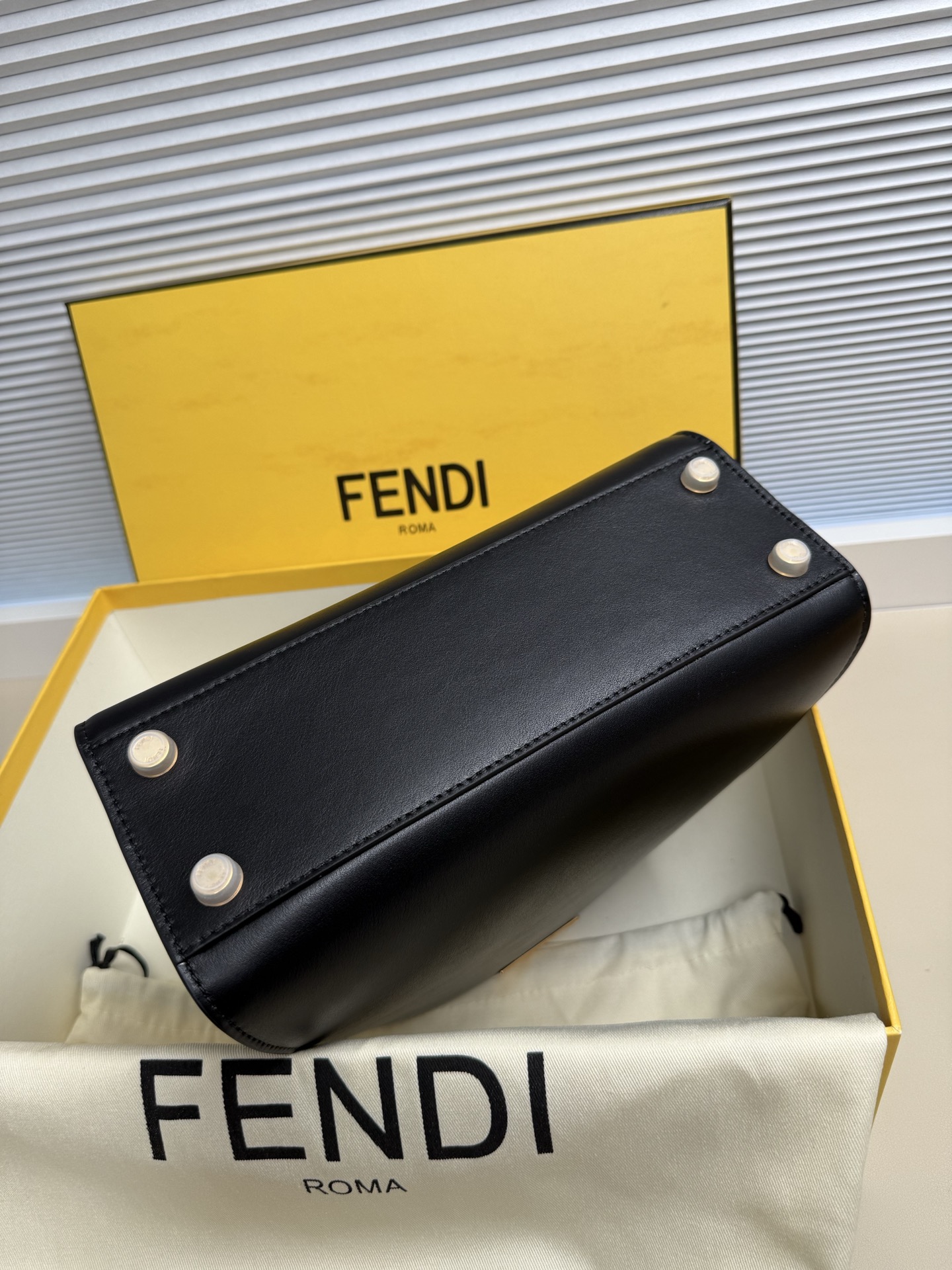 Fendi 高仿 Peekaboo 手提包 黑色經典款 牛皮包| 7 Fendi 高仿 Peekaboo 手提包 黑色經典款 牛皮包