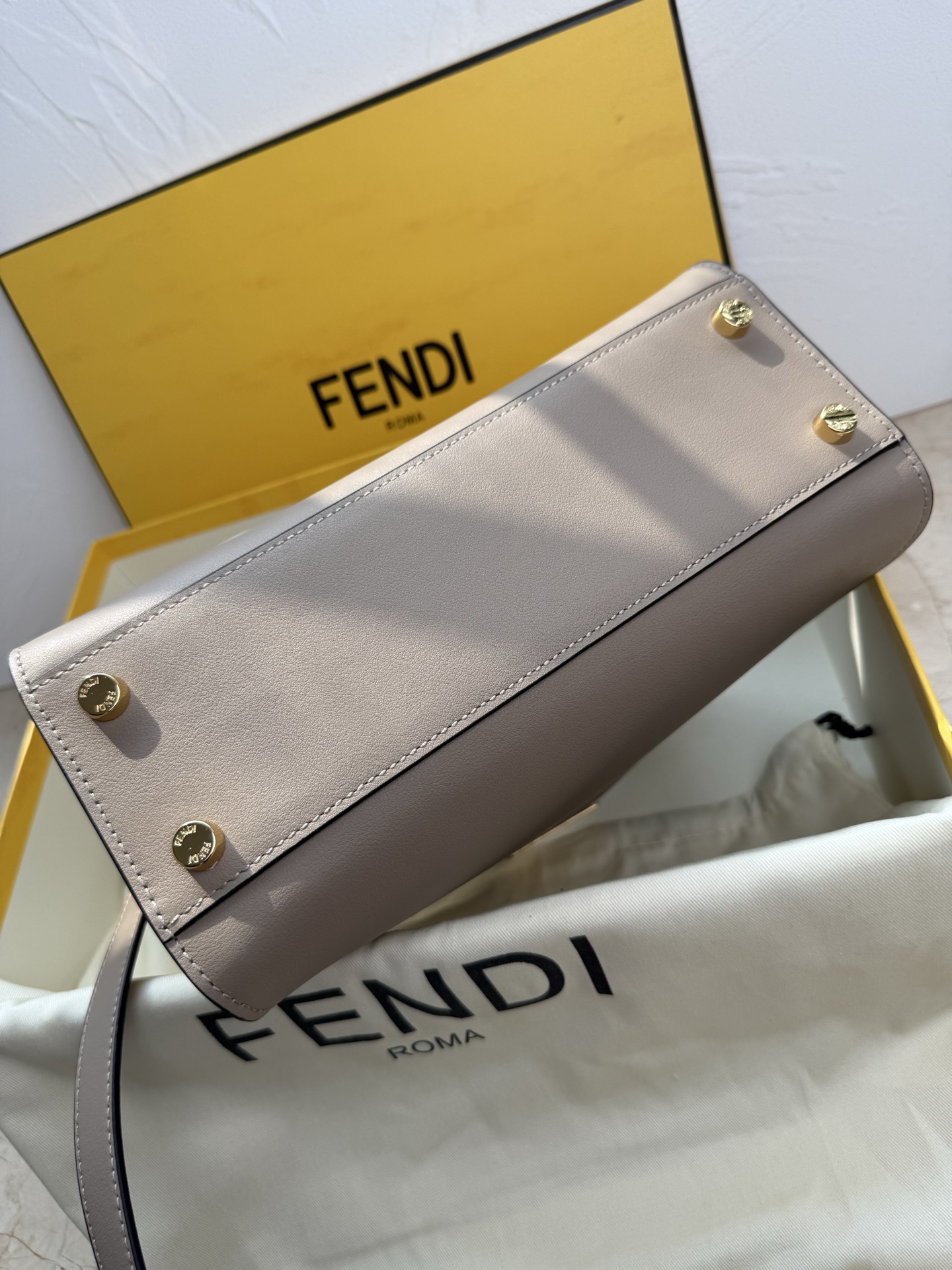 Fendi 原單 Peekaboo 手提包 奶茶色牛皮斜背包| 7 Fendi 原單 Peekaboo 手提包 奶茶色牛皮斜背包