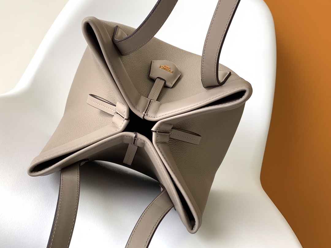 Fendi高仿 Origami系列灰杏色粒面牛皮托特包 高級感百搭肩背包| 11 Fendi高仿 Origami系列灰杏色粒面牛皮托特包 高級感百搭肩背包