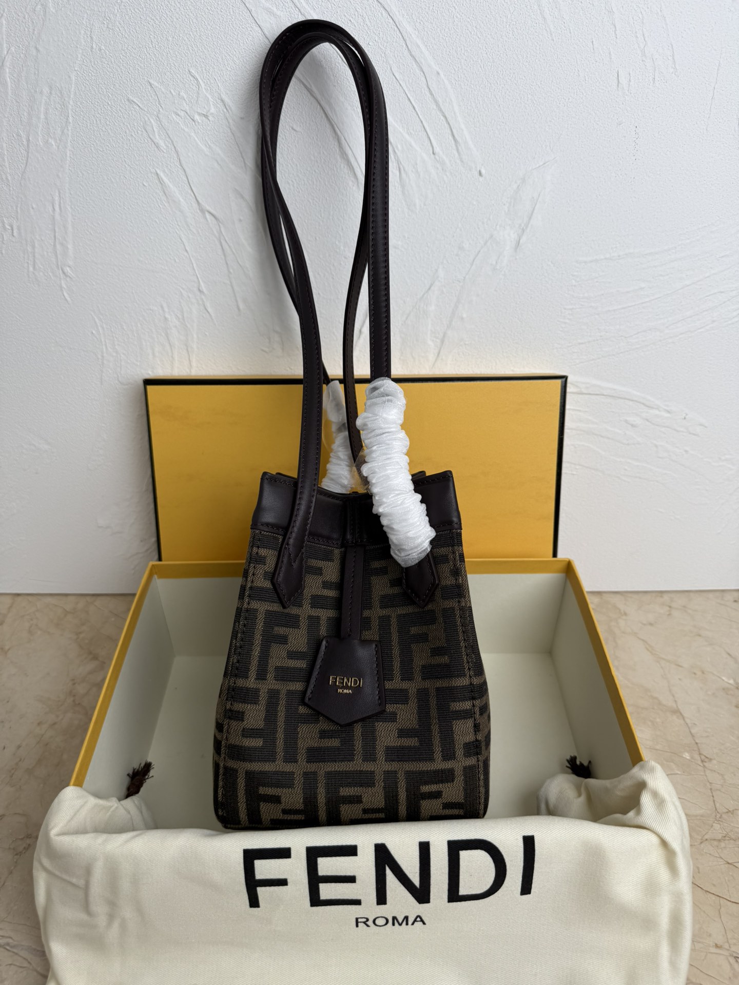 Fendi一比一Origami系列托特包 FF老花深棕大容量款| 13 Fendi一比一Origami系列托特包 FF老花深棕大容量款