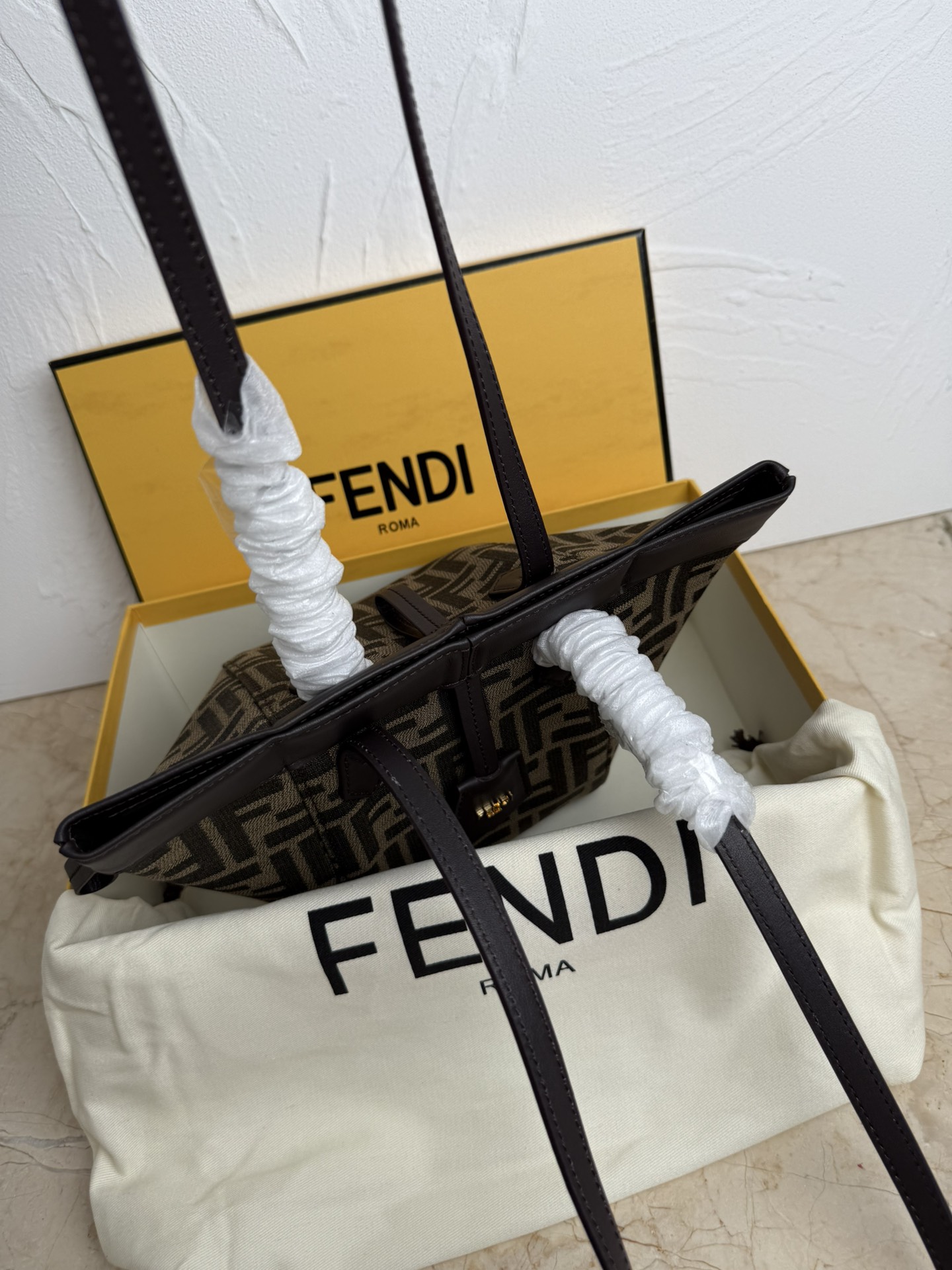 Fendi一比一Origami系列托特包 FF老花深棕大容量款| 10 Fendi一比一Origami系列托特包 FF老花深棕大容量款