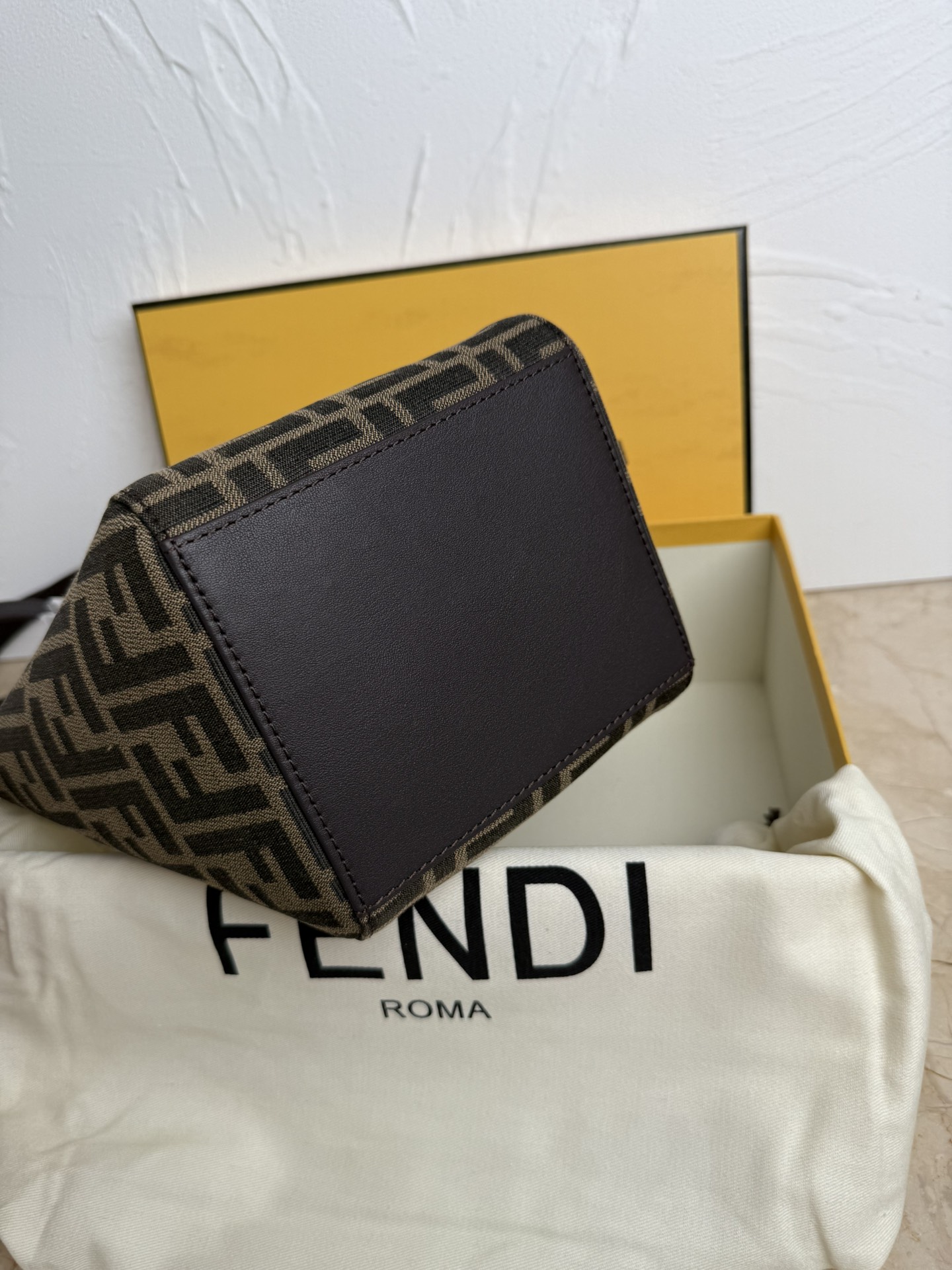 Fendi一比一Origami系列托特包 FF老花深棕大容量款| 7 Fendi一比一Origami系列托特包 FF老花深棕大容量款